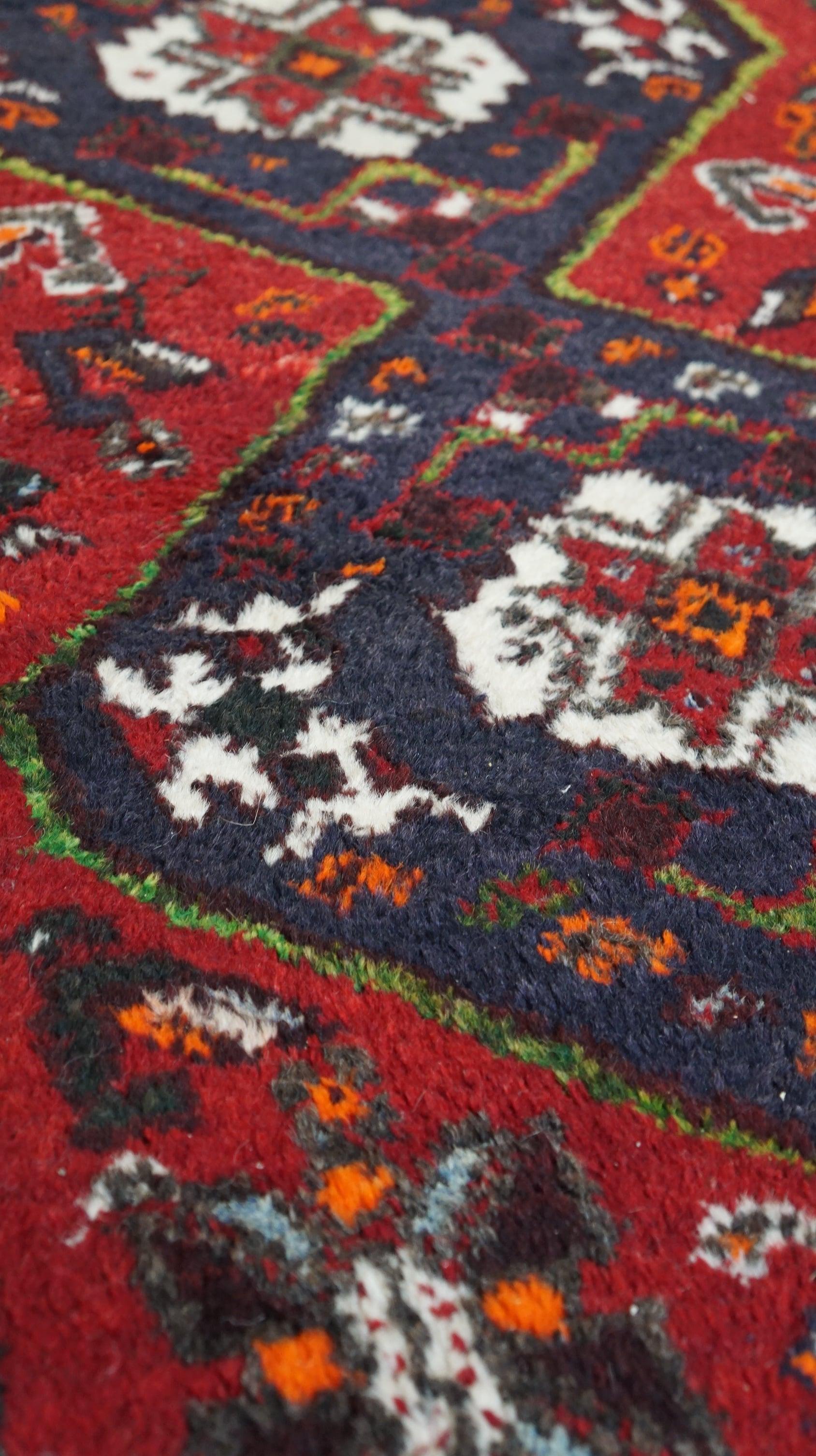 Magnifique tapis d'Orient authentique et coloré avec 2 motifs en diamants 130x90cm État moyen - En vente à Harderwijk, NL