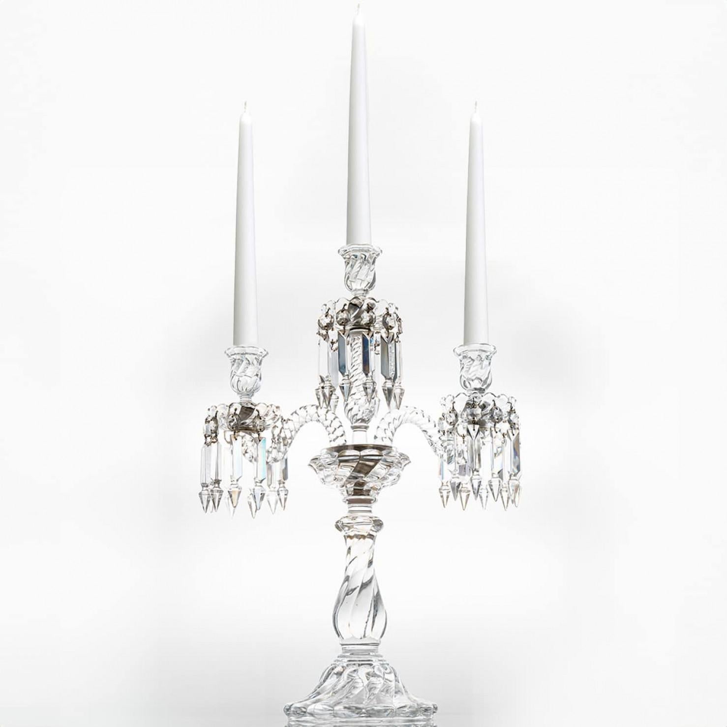 Moderno Bellissimo candelabro di cristallo trasparente Baccarat per 3 candele, Francia in vendita