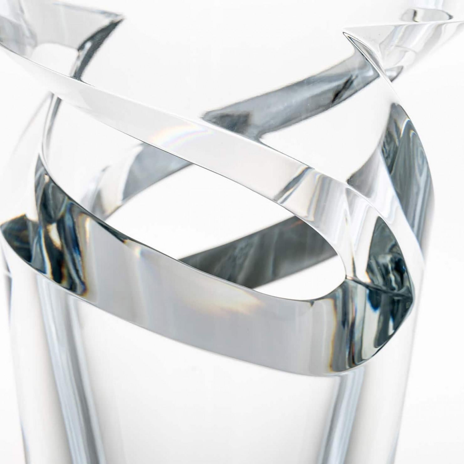 Moderno Bellissimo vaso di cristallo trasparente Baccarat, Francia in vendita