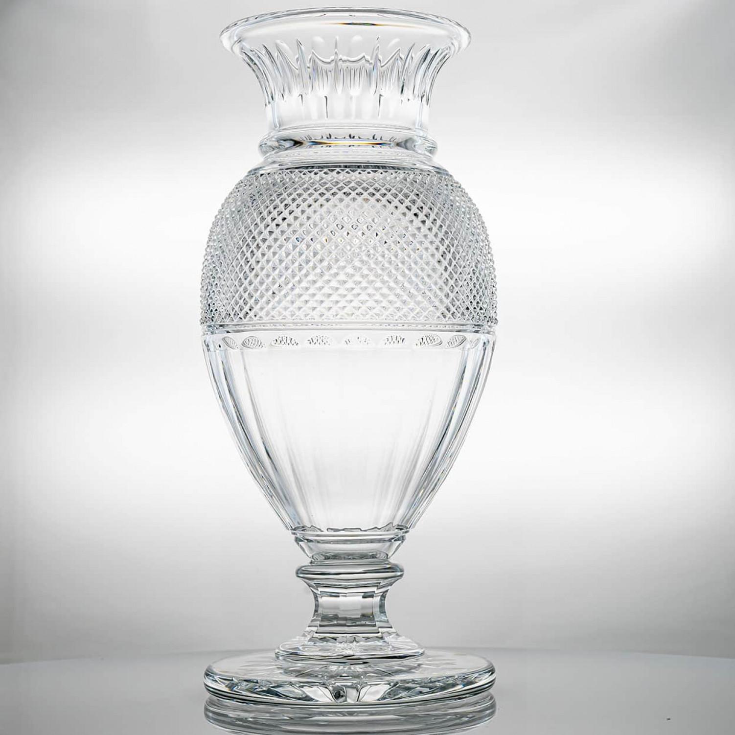 Inizio XX secolo Bellissimo vaso di cristallo trasparente Baccarat Diamond Balustre , Francia in vendita