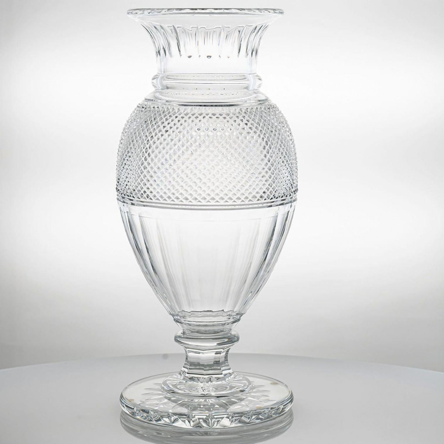 Cristallo Bellissimo vaso di cristallo trasparente Baccarat Diamond Balustre , Francia in vendita