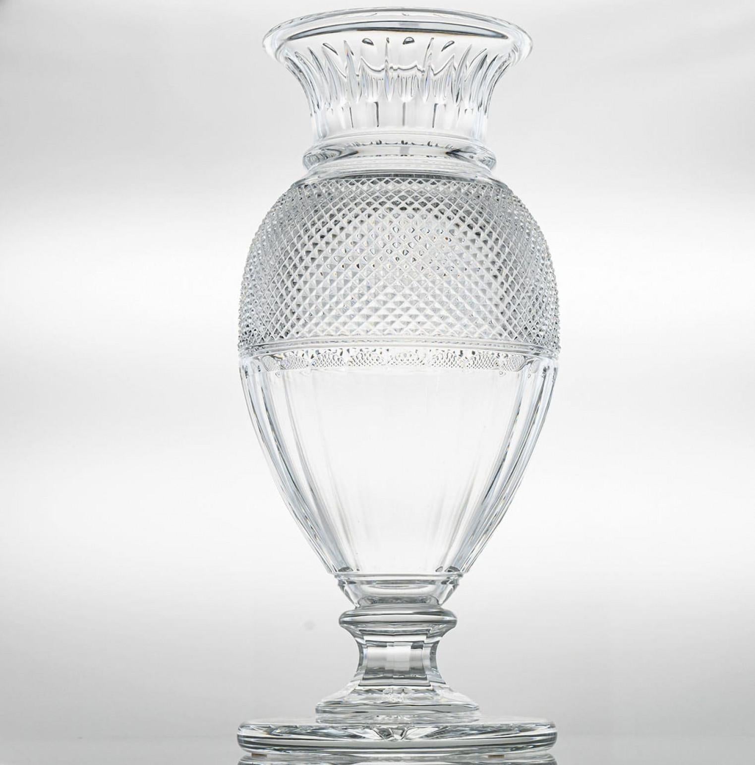 Bellissimo vaso di cristallo trasparente Baccarat Diamond Balustre , Francia in vendita 1