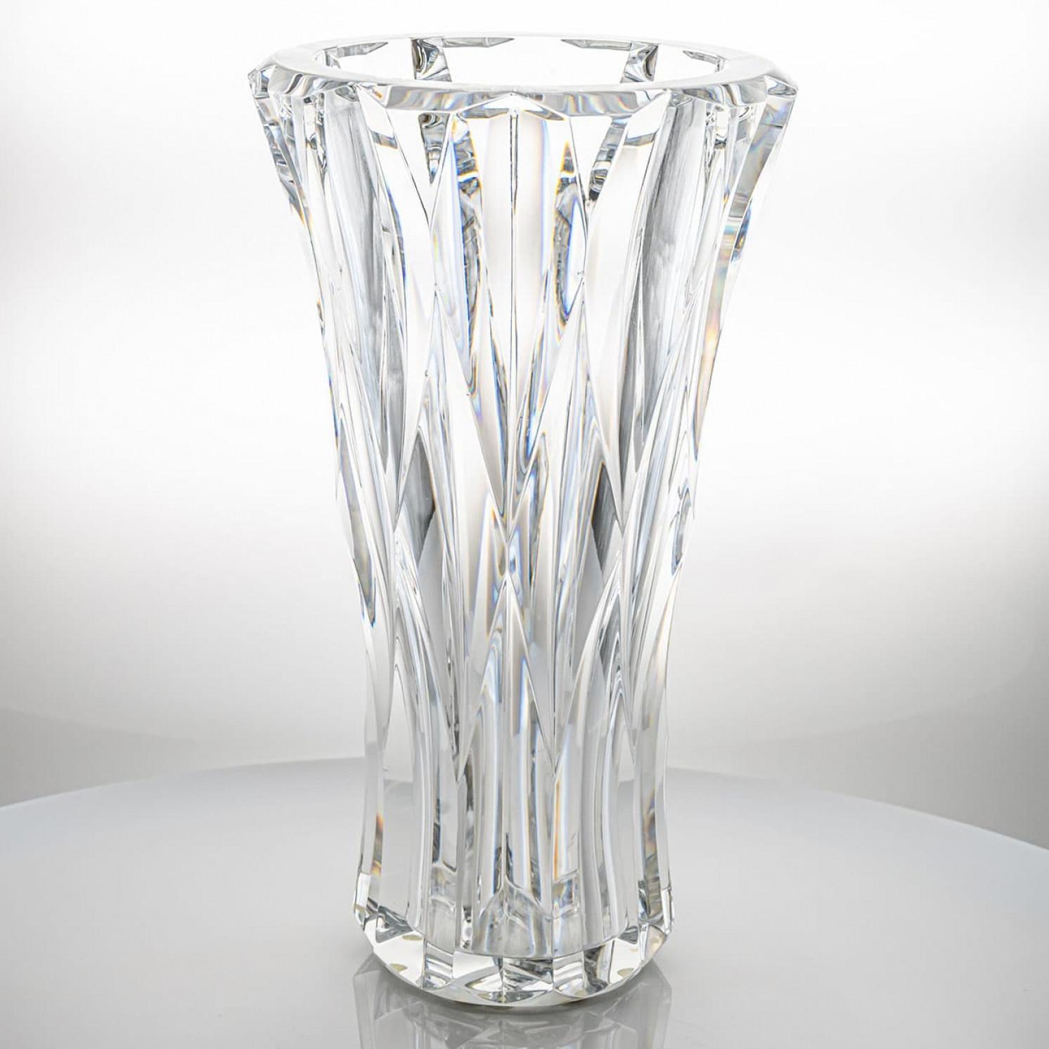Fine XIX secolo Bellissimo vaso di cristallo trasparente Baccarat strutturato e affusolato, Francia in vendita