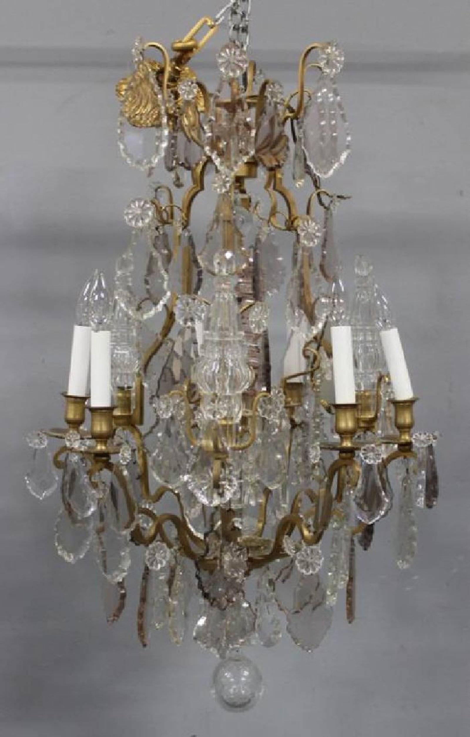 A beautiful and fine quality bronze and cut crystal chandelier with crystal spearpoints that light up, attributed to Baccarat.
This fixture was reportedly bought as Baccarat 30 years ago in Paris.