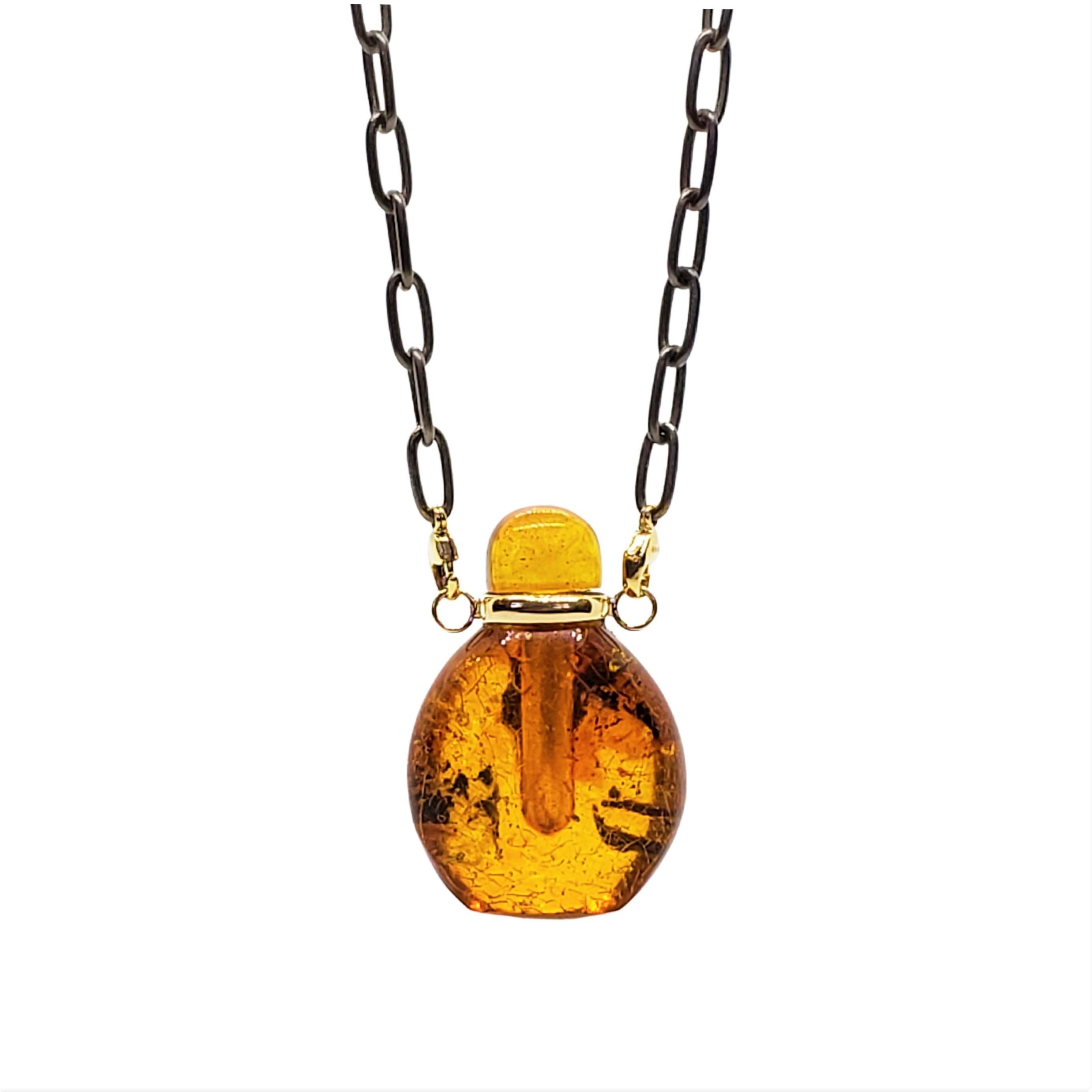 Beautiful Baltic Amber small Perfume Bottle with Stopper Necklace in 14K Gold In New Condition For Sale In Rutherford, NJ