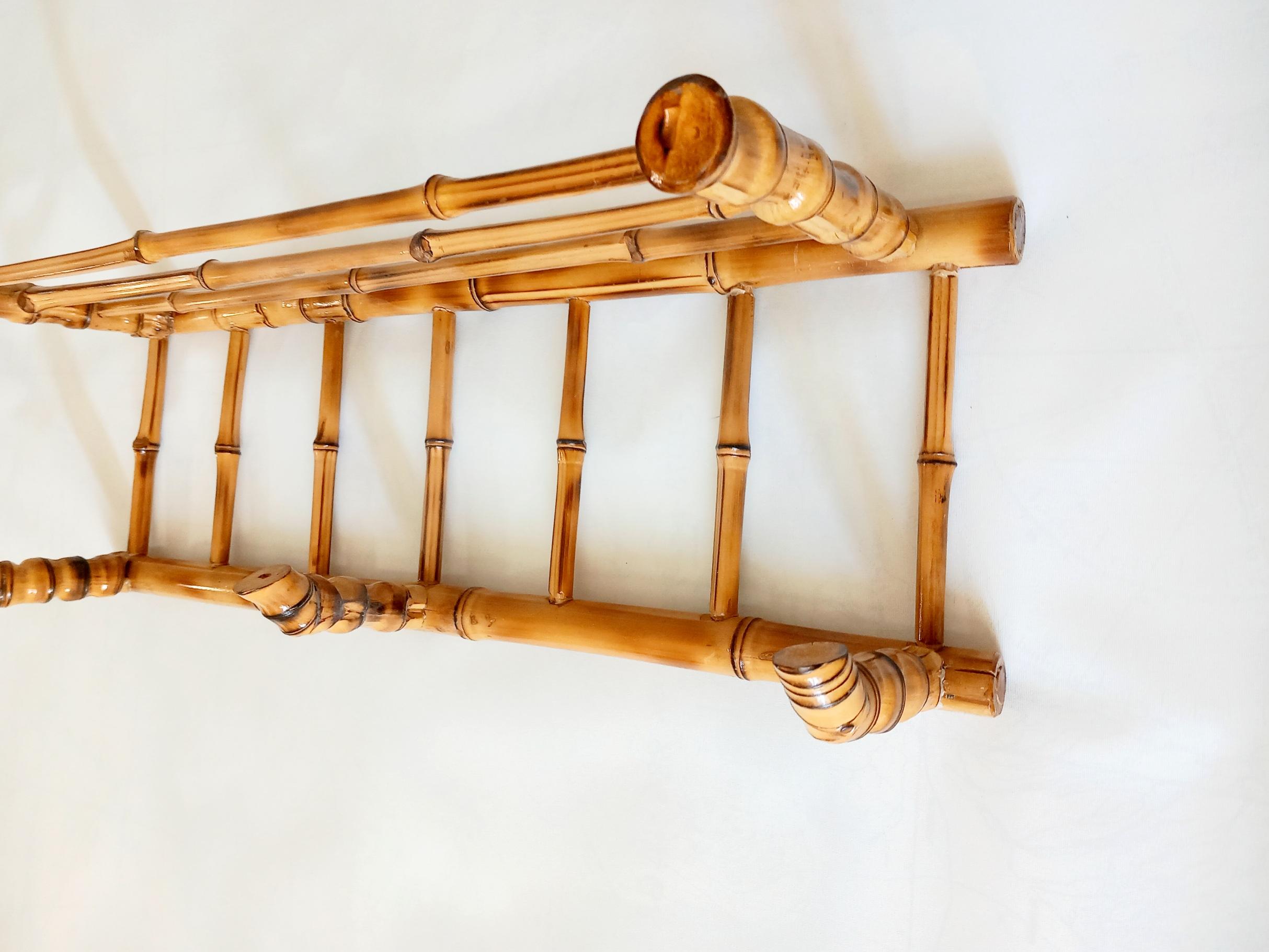 Beautiful bamboo coat rack with three hangers and a top shelf for hats or bags
It is very attractive, the bamboo has a very beautiful shape and it is very original,
It has the charm of simple things, of the essential
Made from natural bamboo