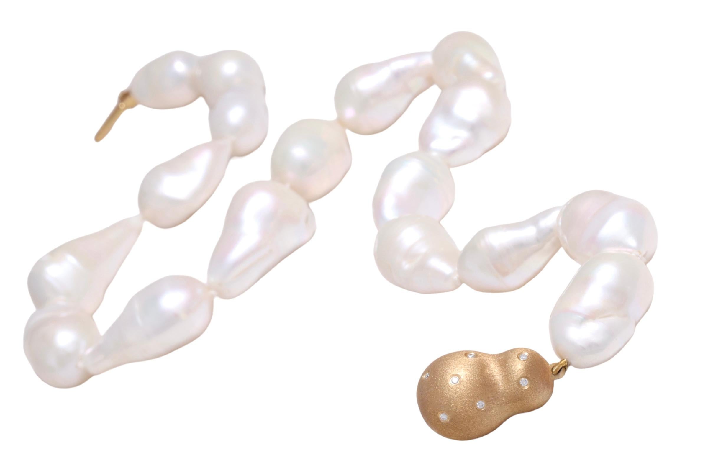 Magnifique collier de perles baroques avec 18 carats Serrure en or jaune avec diamants en vente 8