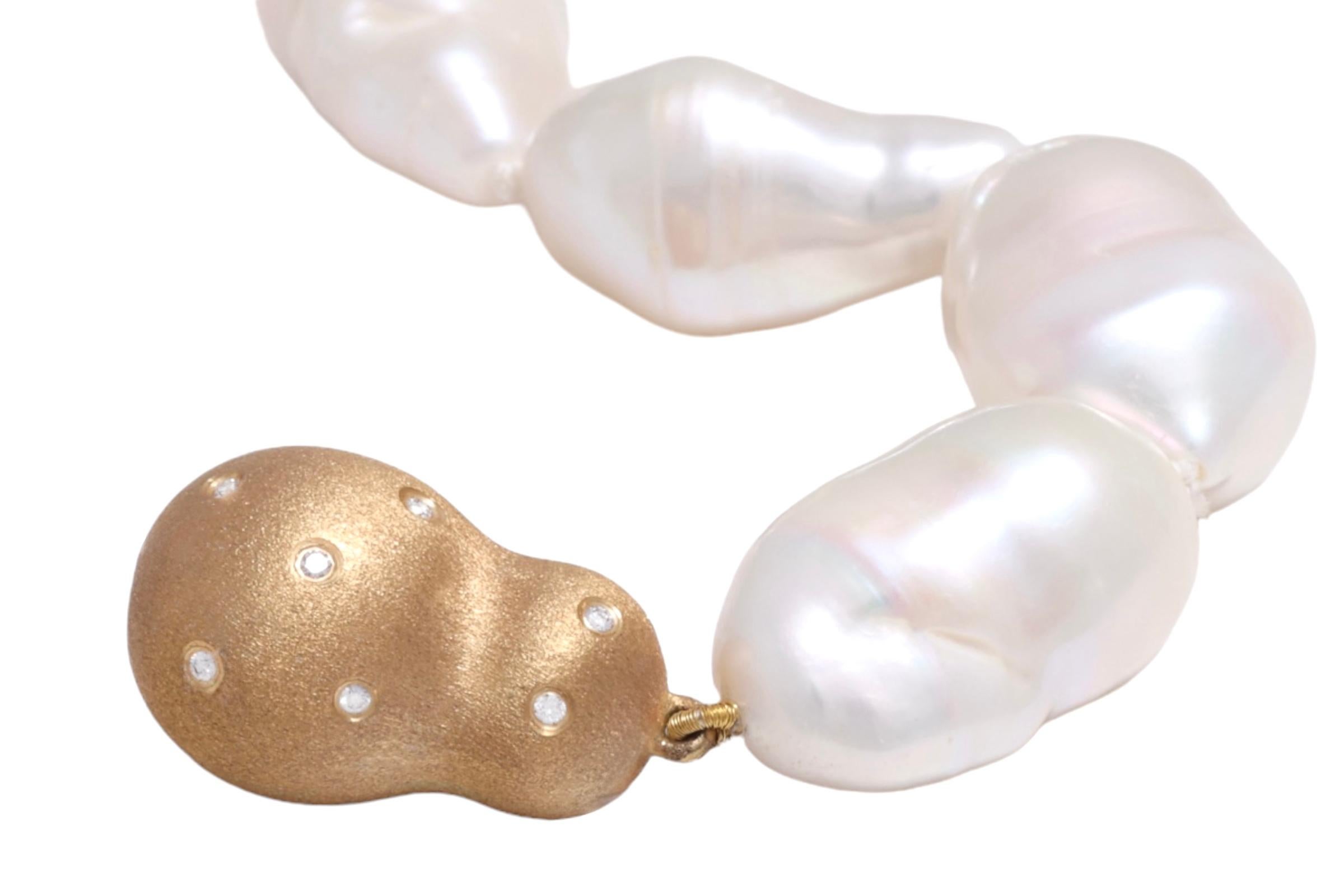 Magnifique collier de perles baroques avec 18 carats Serrure en or jaune avec diamants en vente 9