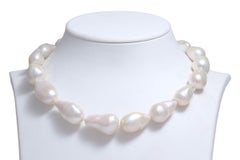 Magnifique collier de perles baroques avec 18 carats Serrure en or jaune avec diamants