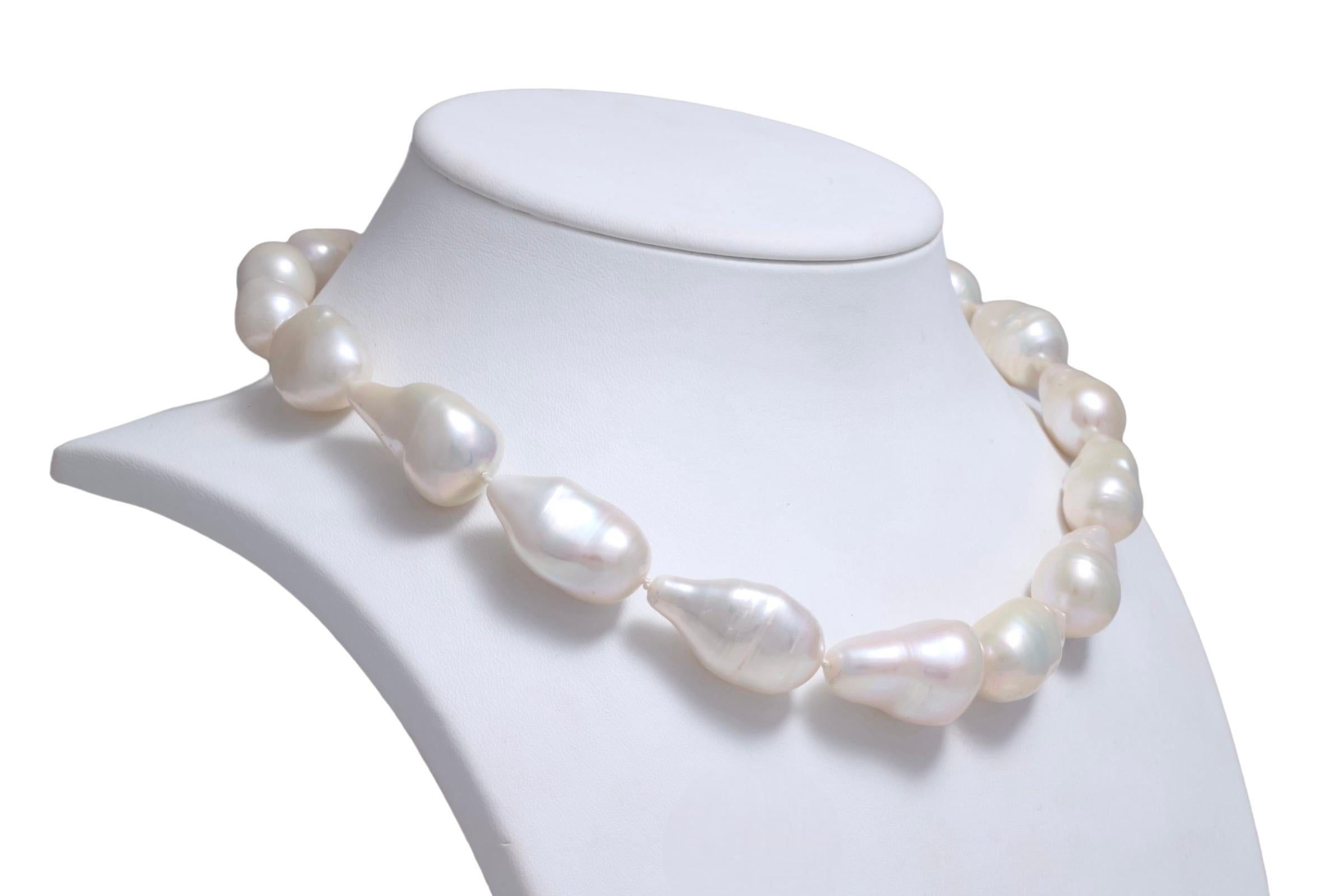 Magnifique collier de perles baroques avec 18 carats Serrure en or jaune avec diamants Neuf - En vente à Antwerp, BE