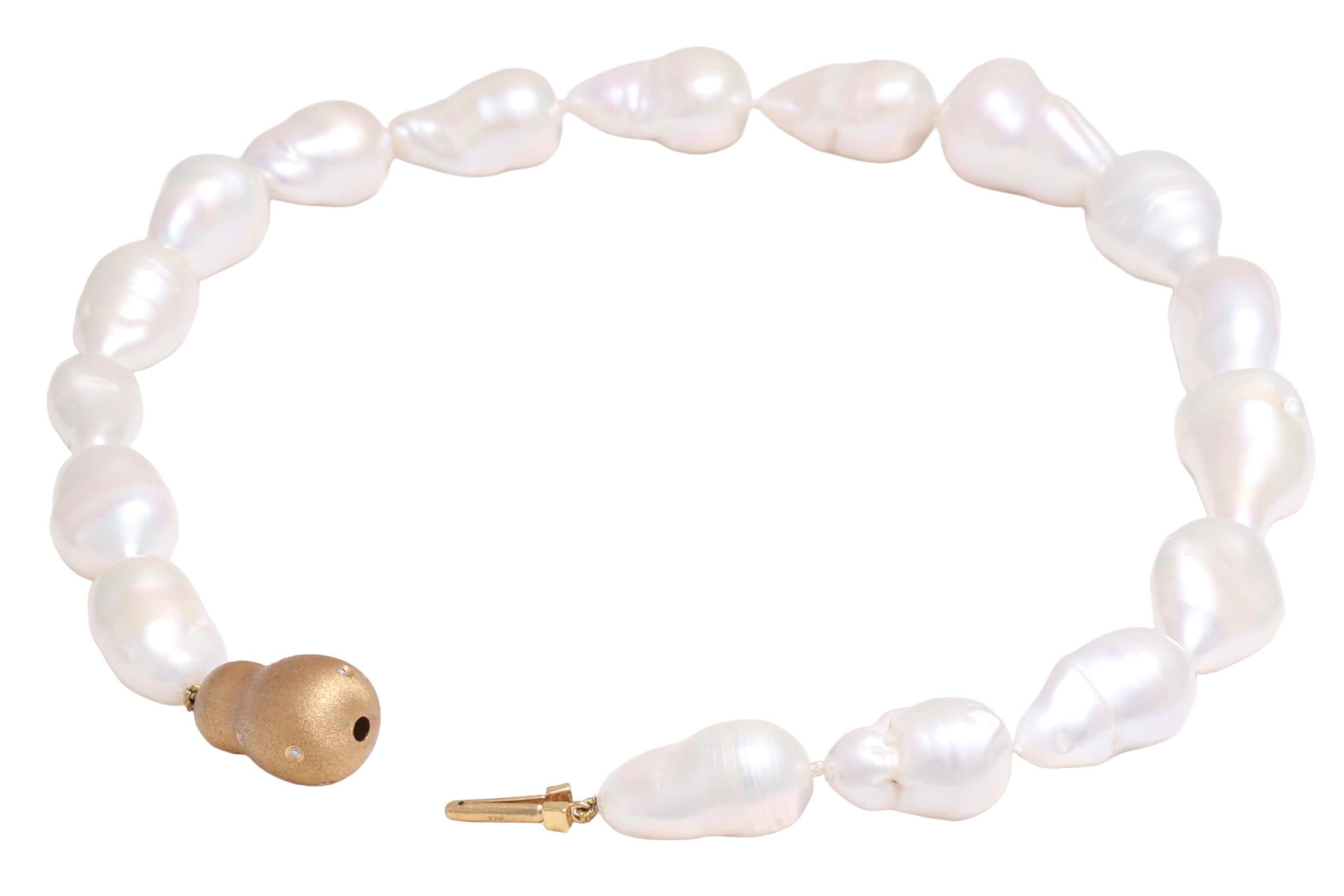 Magnifique collier de perles baroques avec 18 carats Serrure en or jaune avec diamants en vente 2