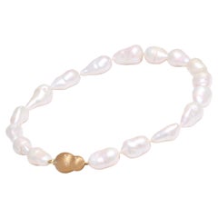 Beautiful Baroque Pearl Necklace with 18 kt. Yellow Gold Locker With Diamonds