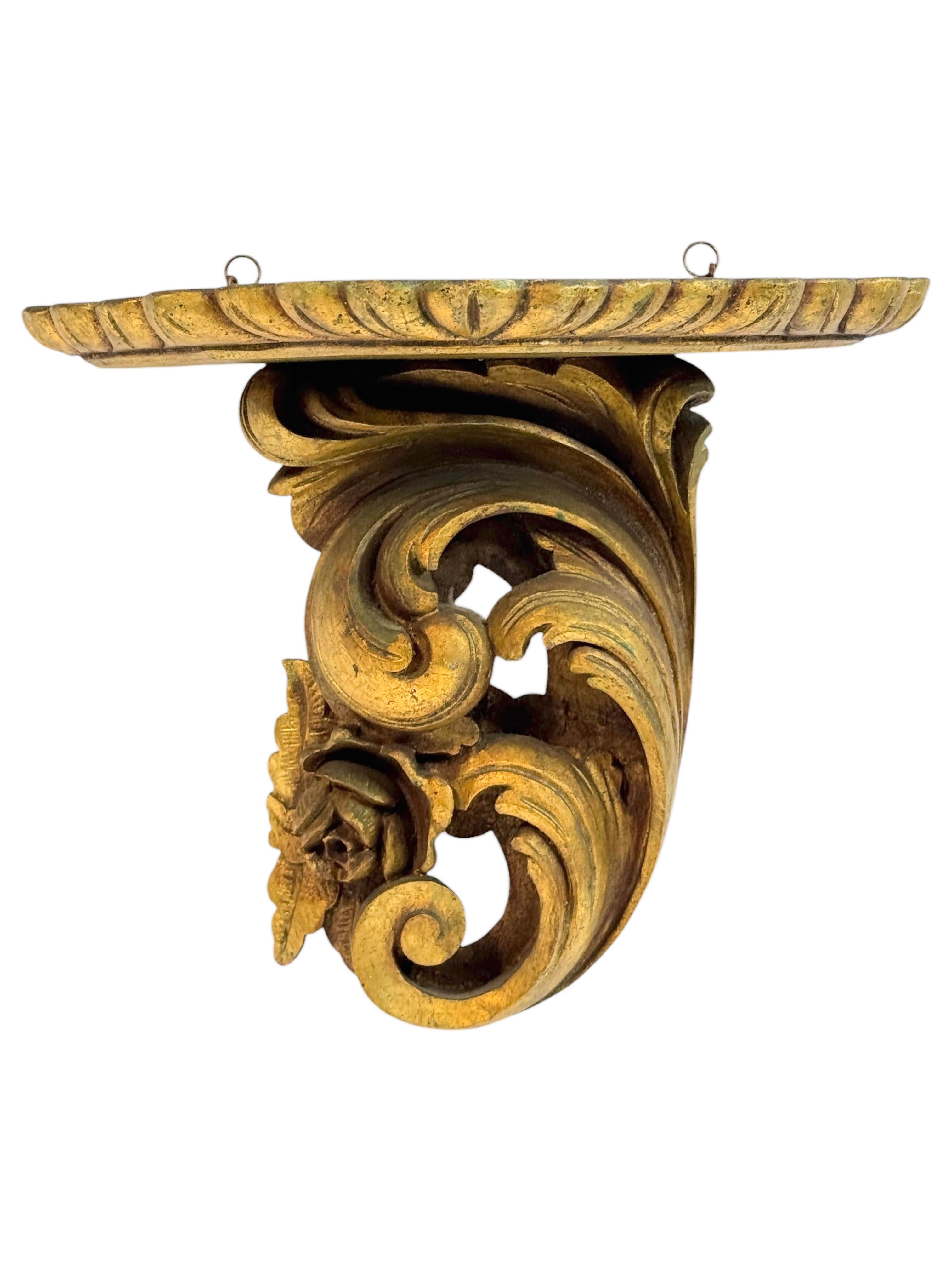 Schönes Barock-Wandkonsolenregal aus Zinn und Zinn, vergoldet, Deutschland 1850er Jahre (Vergoldet) im Angebot
