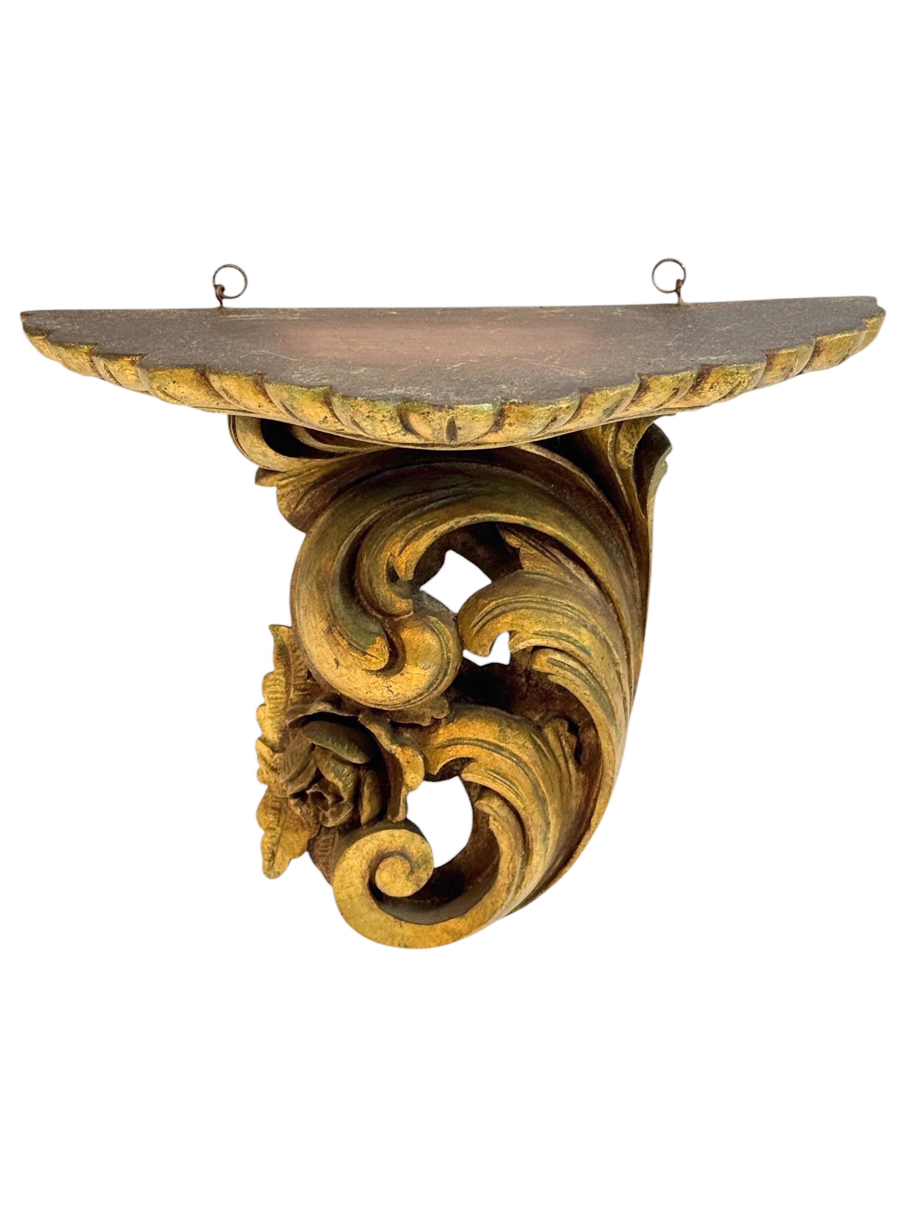 Schönes Barock-Wandkonsolenregal aus Zinn und Zinn, vergoldet, Deutschland 1850er Jahre im Zustand „Gut“ im Angebot in Nuernberg, DE