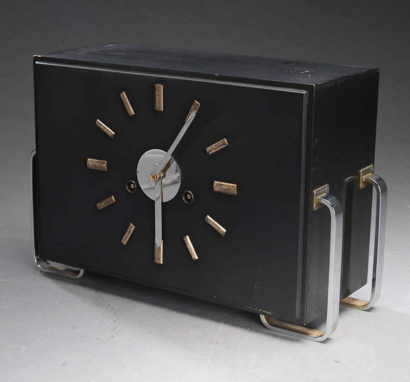 Ebonized softwood box with mechanical movement, made in the middle of the 1930s by Junghans in Germany.