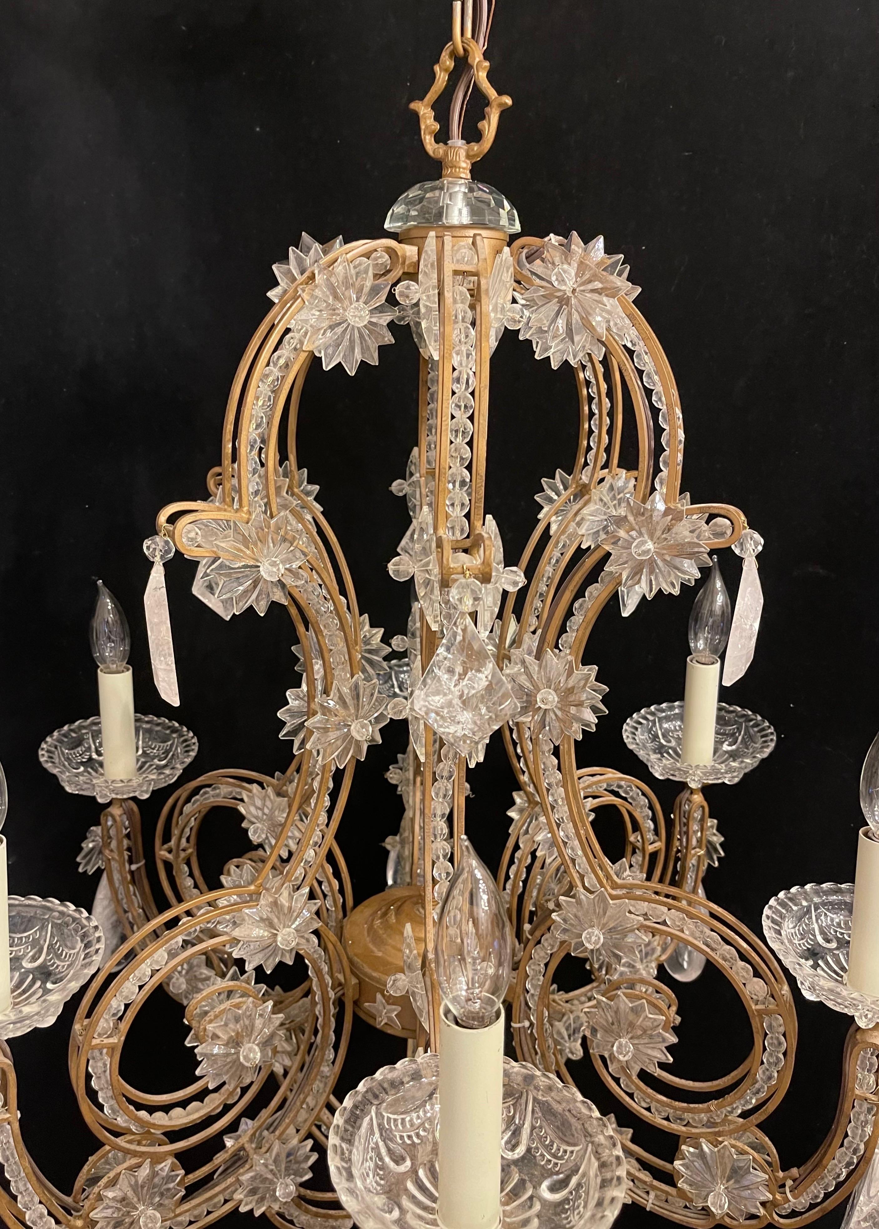 Italiano Bellissimo lampadario con cesto di cristallo di rocca Vaughan Baguès Jansen in oro e dorato in vendita