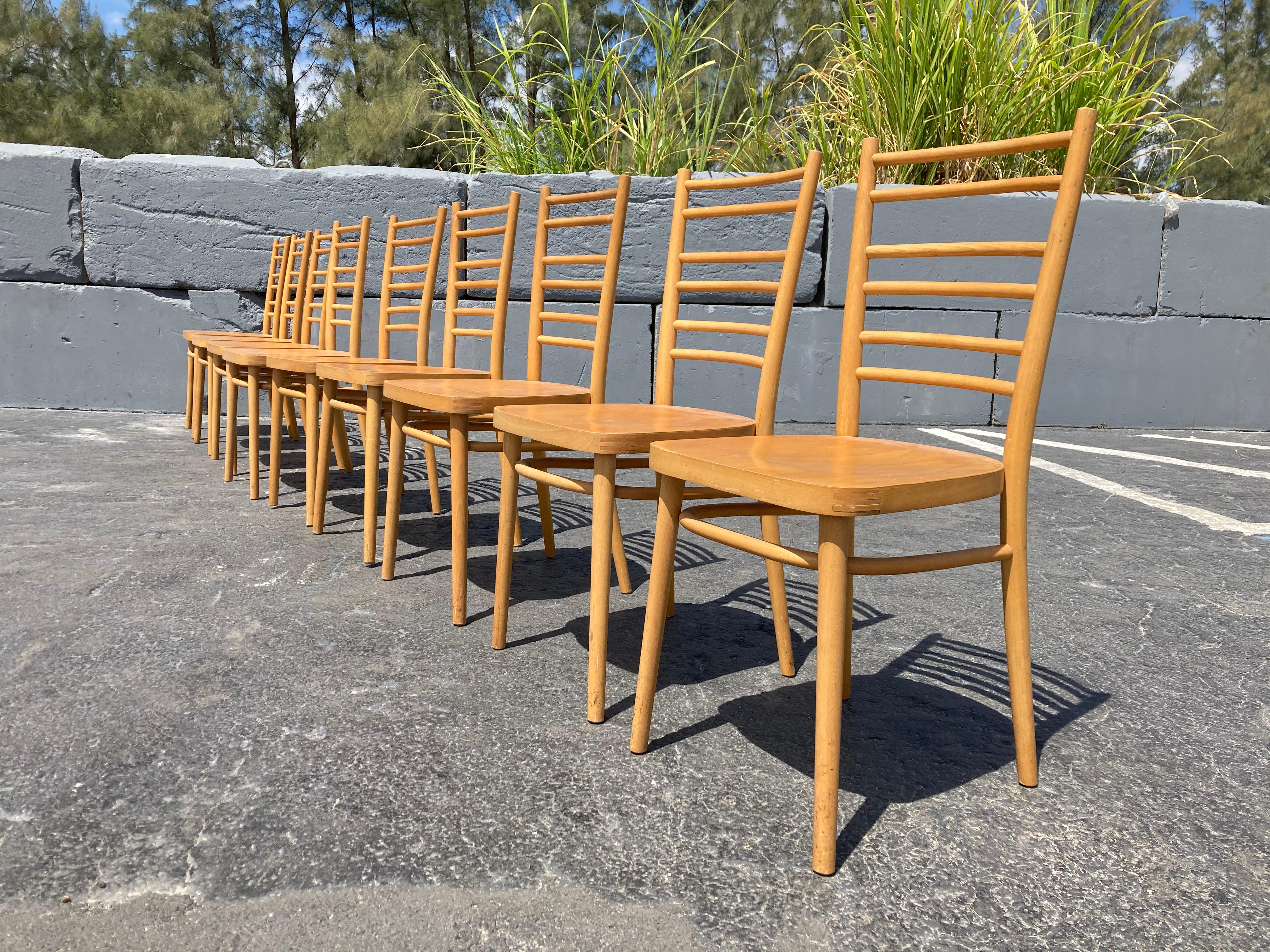 Mid-Century Modern Beautiful Bentwood Dining Chairs, in the Style of Thonet For Sale