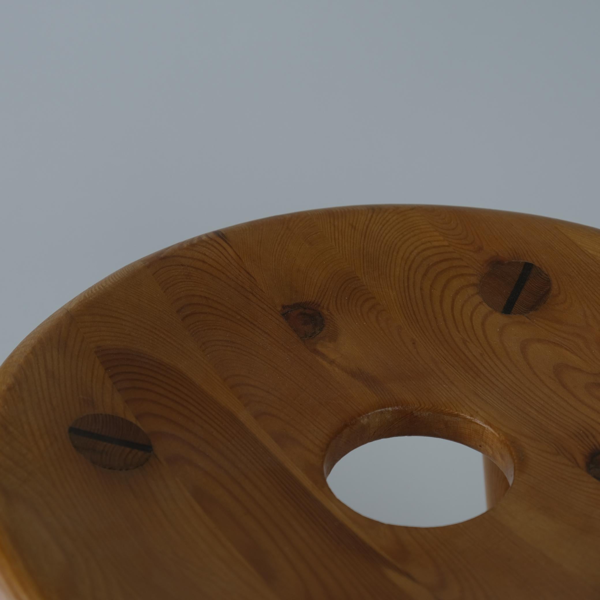 Pin Magnifique tabouret de sauna en pin en forme de beignet Bertel Gardberg, Normark, années 1950 en vente