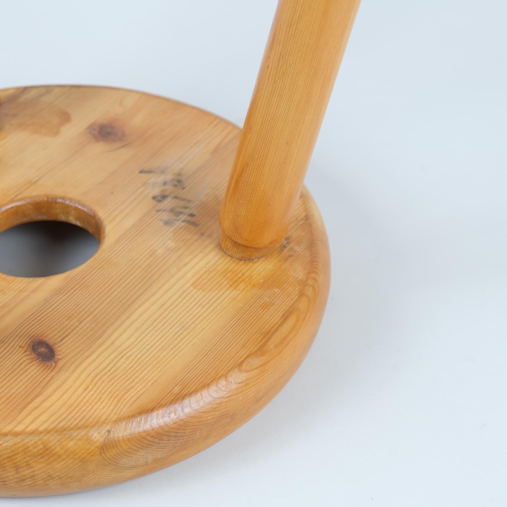 Magnifique tabouret de sauna en pin en forme de beignet Bertel Gardberg, Normark, années 1950 en vente 2