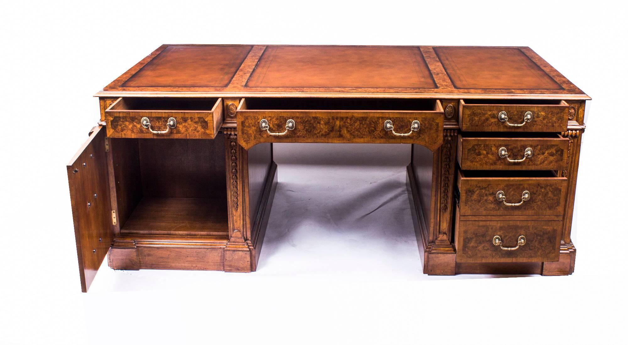 Beautiful Bespoke Victorian Style Burr Walnut Partners Pedestal