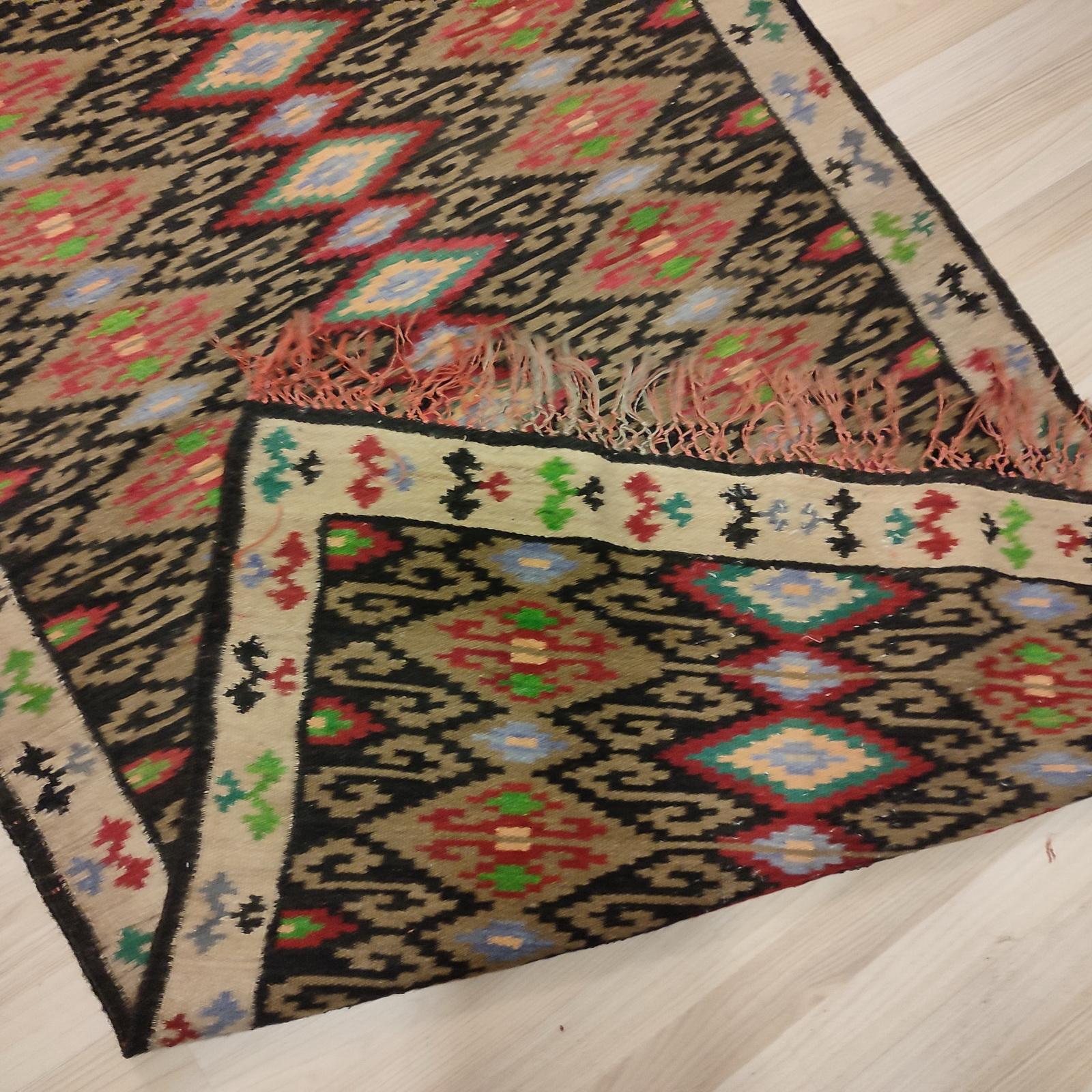 Beautiful Turkish Kilim Rug Antique of the 1940s, Tribal Rug For Sale 2
