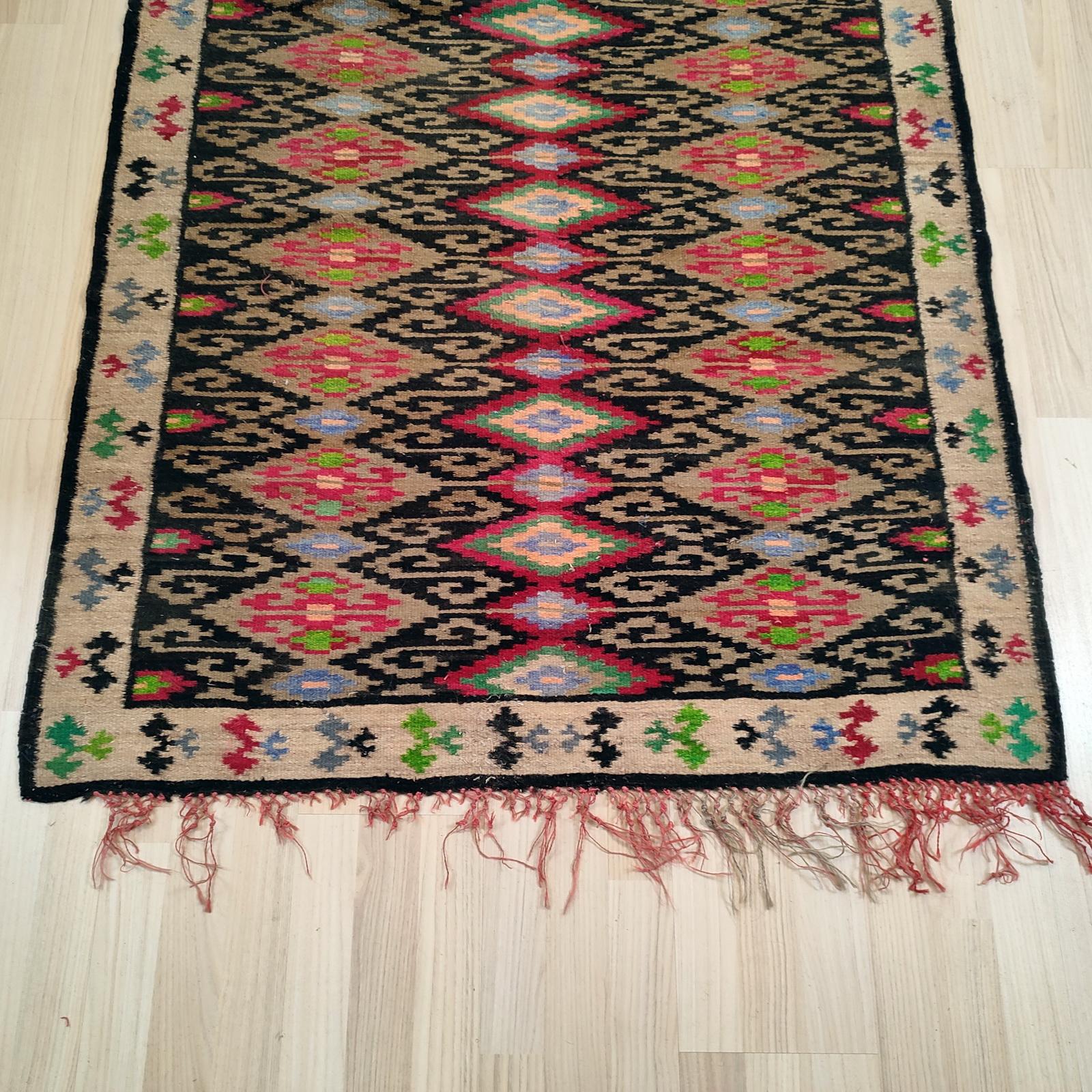 Schöner türkischer Kelim-Teppich aus den 1940er Jahren, Stammeskunst-Teppich (Bessarabisch) im Angebot