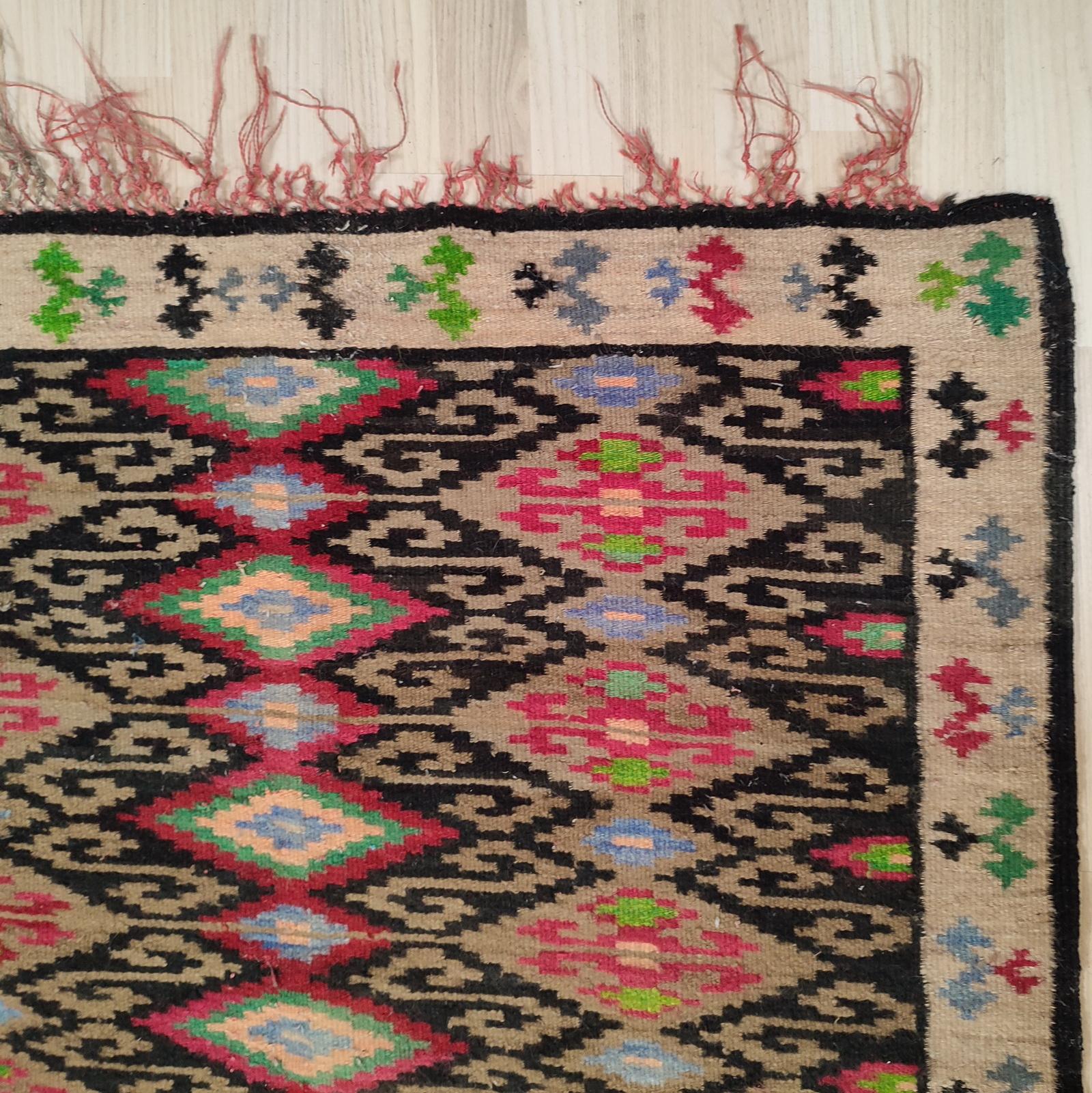 Schöner türkischer Kelim-Teppich aus den 1940er Jahren, Stammeskunst-Teppich im Zustand „Relativ gut“ im Angebot in Bochum, NRW