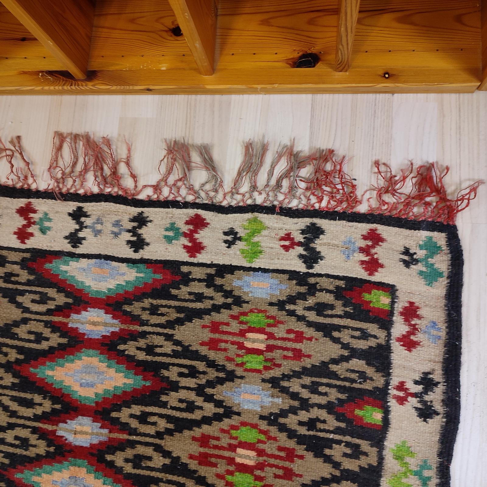 Schöner türkischer Kelim-Teppich aus den 1940er Jahren, Stammeskunst-Teppich (Mitte des 20. Jahrhunderts) im Angebot
