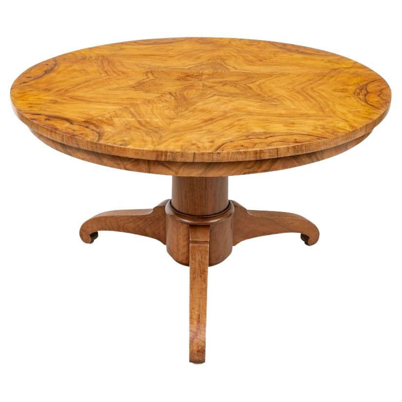 Magnifique table de salle à manger ou de centre circulaire Biedermeier en bois figuré  en vente