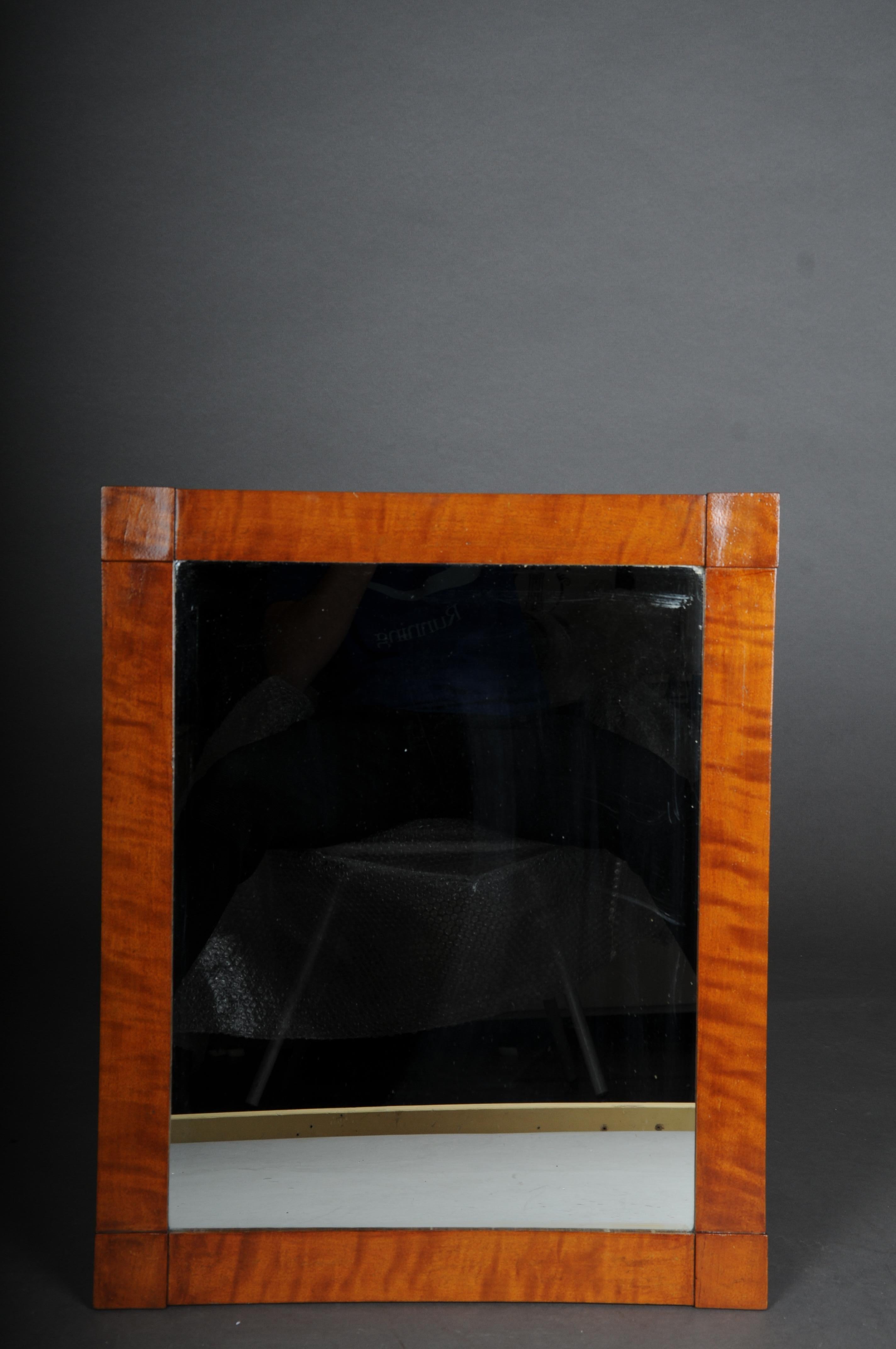 Bellissimo specchio da parete Biedermeier del 1860 circa, in betulla

Specchio da parete Biedermeier classico e semplice, con cornice in legno massiccio, betulla fiammata.

Germania meridionale intorno al 1860/1870
