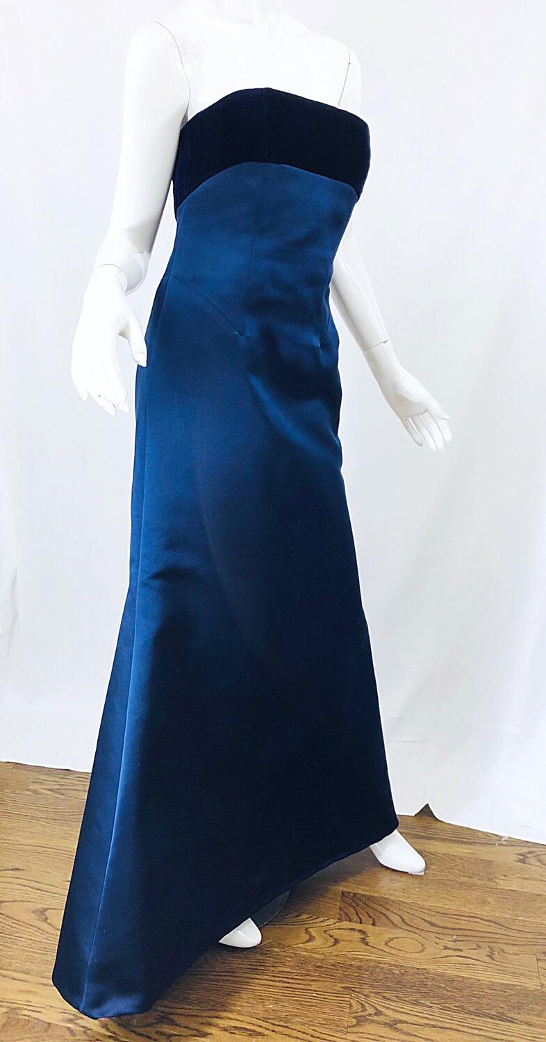 Beautiful Bill Blass Vintage Sz 6 / 8 Navy Blue Silk Satin 90s Gown + Shawl  In Excellent Condition For Sale In San Diego, CA