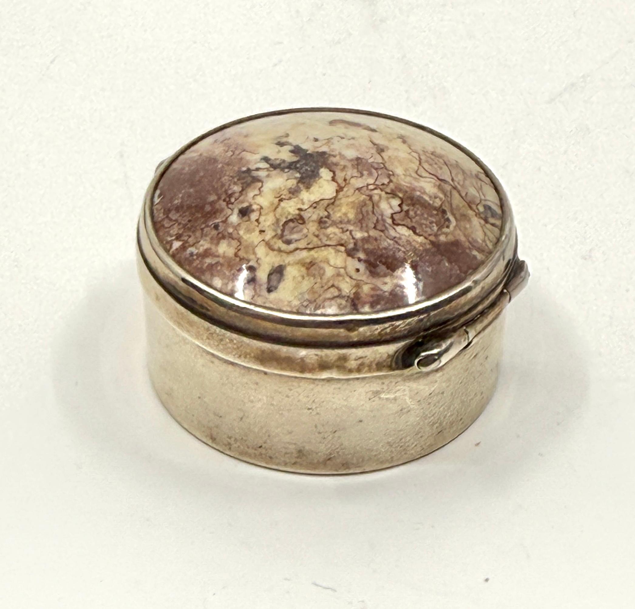 Beautiful Birmingham 1912 Sterling Silver, Agate & Cabochon Ruby? Pill Box For Sale 4