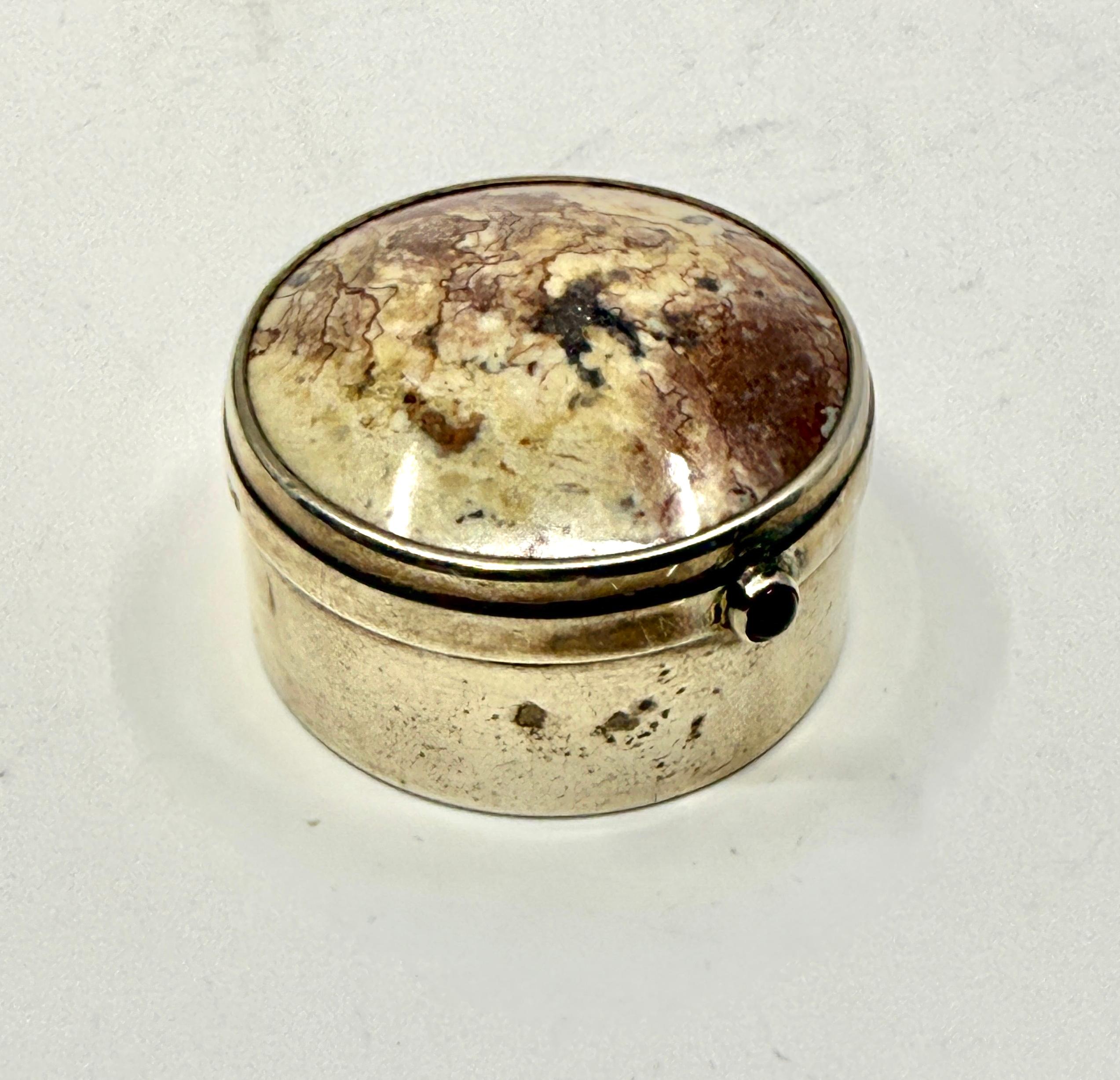 British Beautiful Birmingham 1912 Sterling Silver, Agate & Cabochon Ruby? Pill Box For Sale