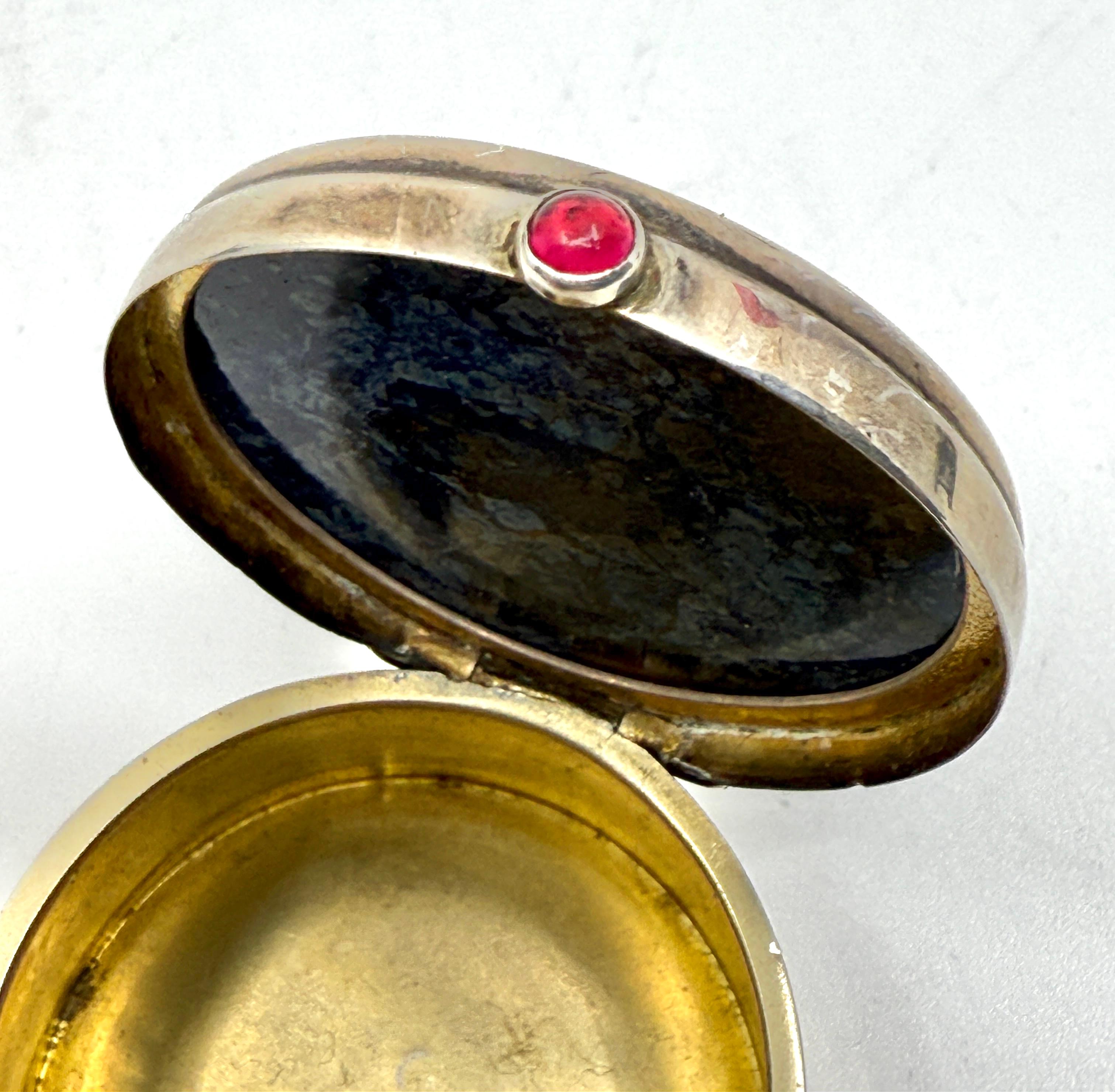 Beautiful Birmingham 1912 Sterling Silver, Agate & Cabochon Ruby? Pill Box For Sale 3