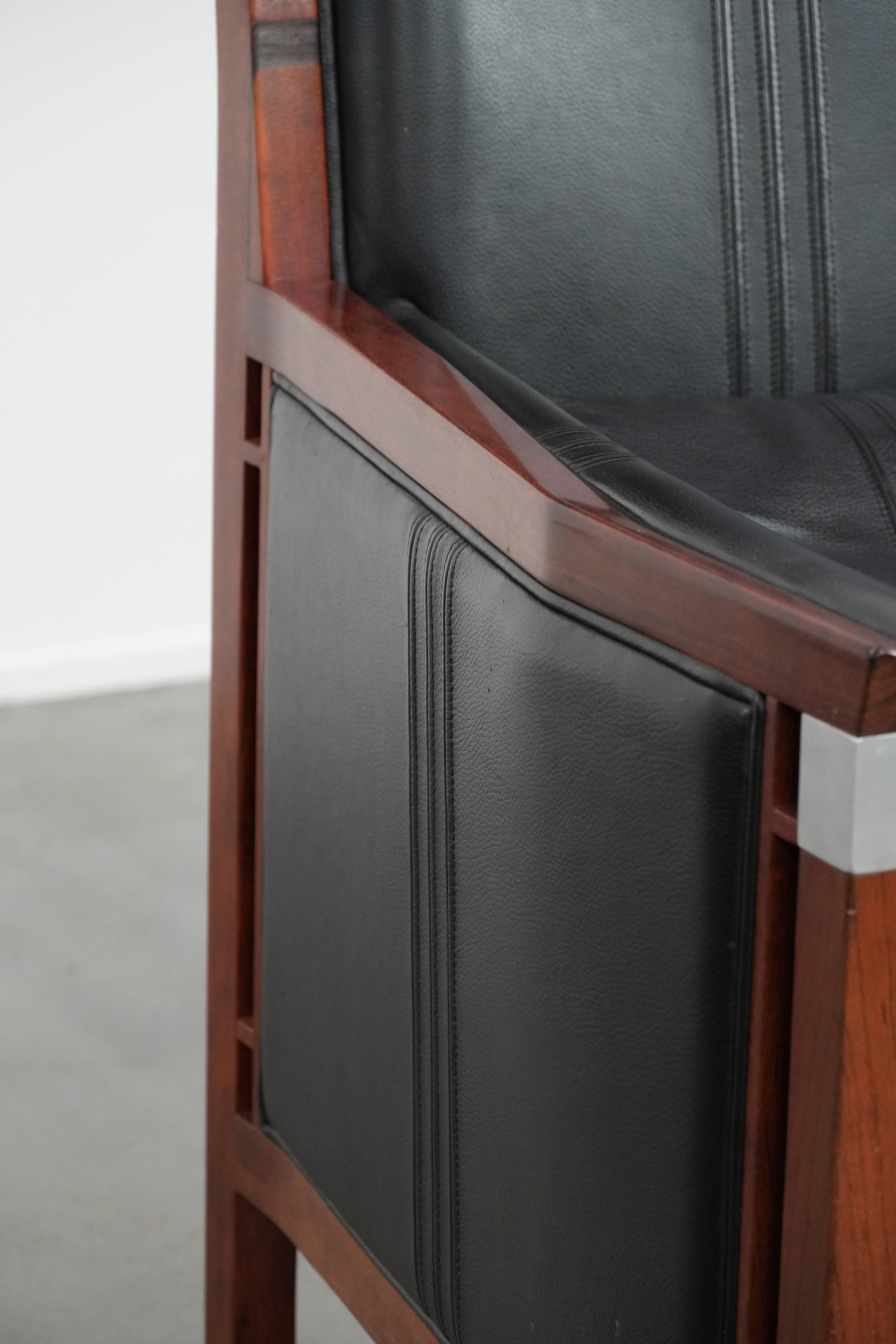 Precioso sillón Art Decó de cuero vacuno negro con respaldo alto en venta 7