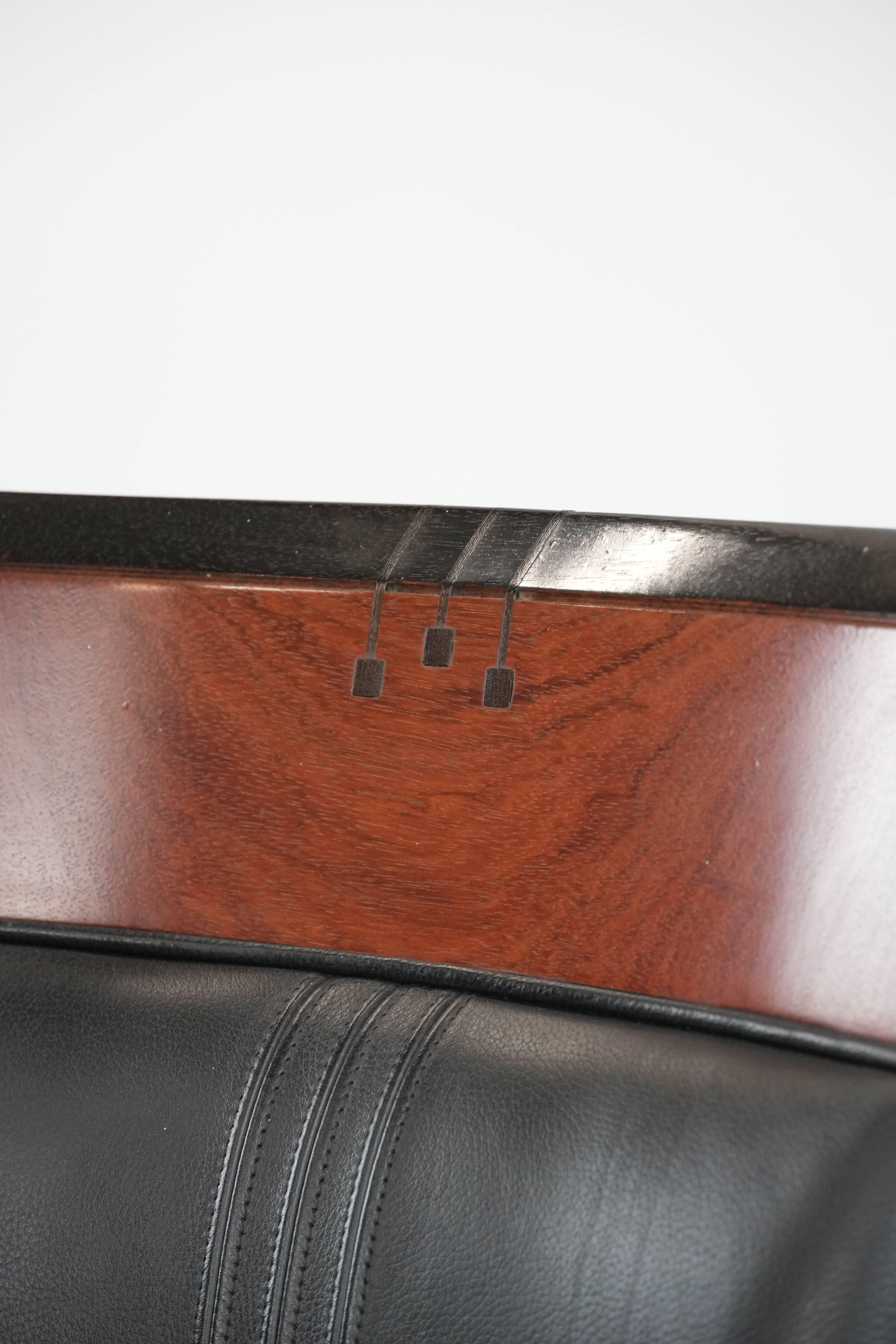 Precioso sillón Art Decó de cuero vacuno negro con respaldo alto en venta 8