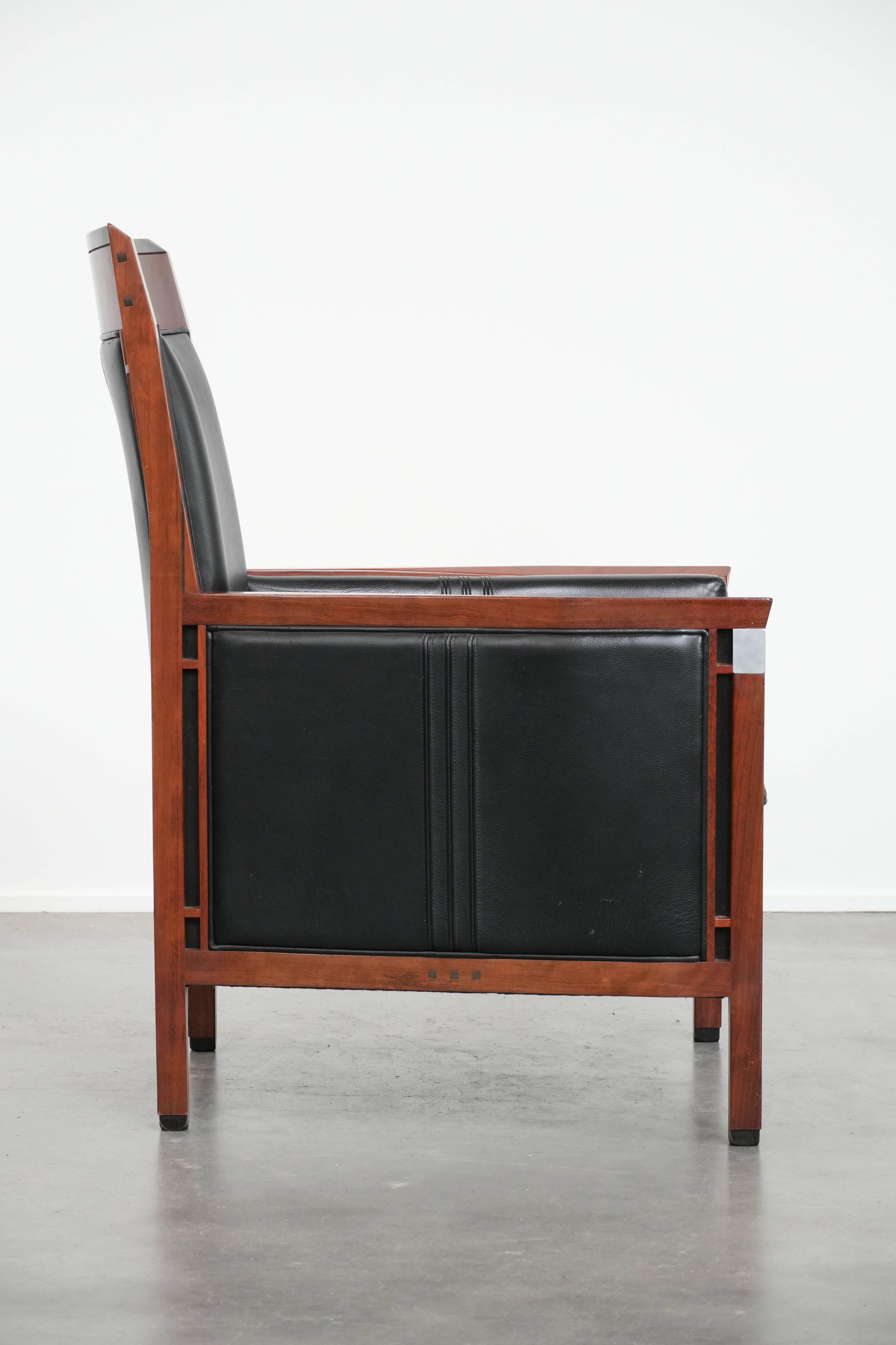 Precioso sillón Art Decó de cuero vacuno negro con respaldo alto Hecho a mano en venta