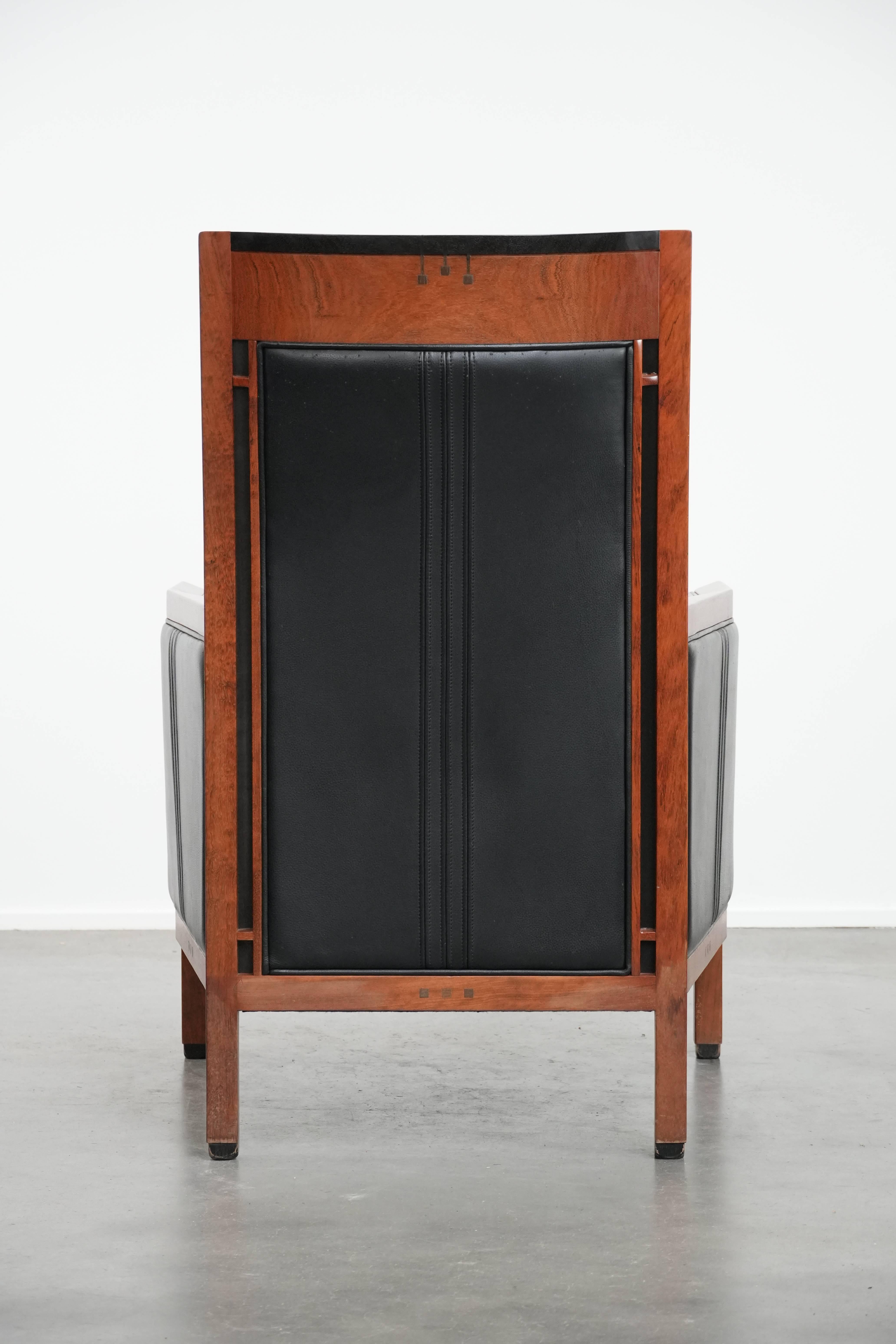 Precioso sillón Art Decó de cuero vacuno negro con respaldo alto en Bueno estado para la venta en Harderwijk, NL