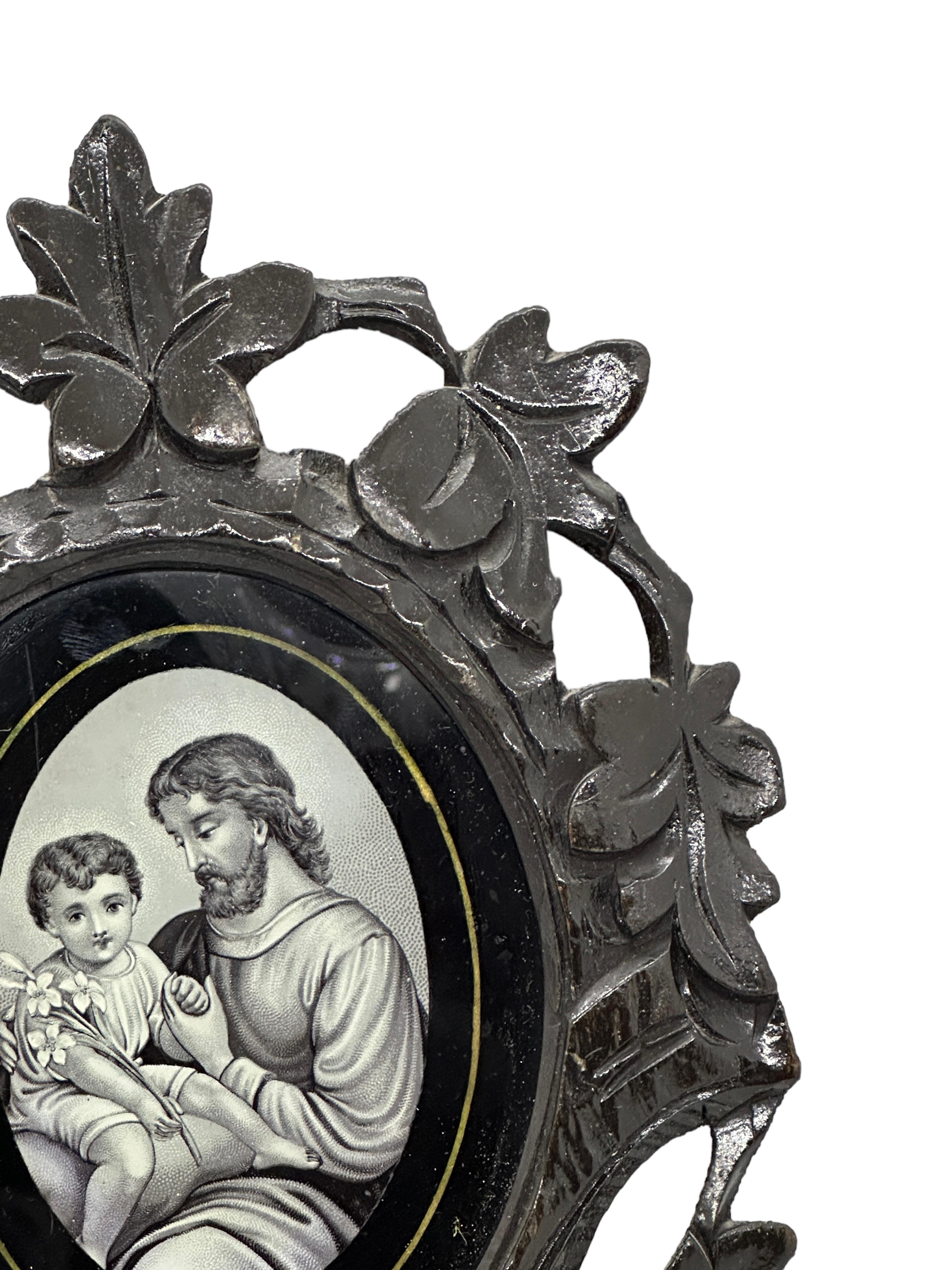 Schöner Black Forest Rahmen Antike Volkskunst mit Jesuskind Bild, 1890er Jahre (Glas) im Angebot
