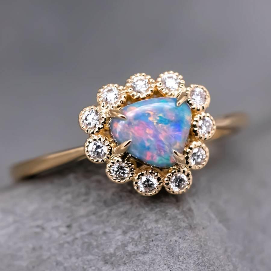 Brilliant Cut Beautiful Black Opal & Halo Diamond Engagement Ring 18K Yellow Gold For Sale