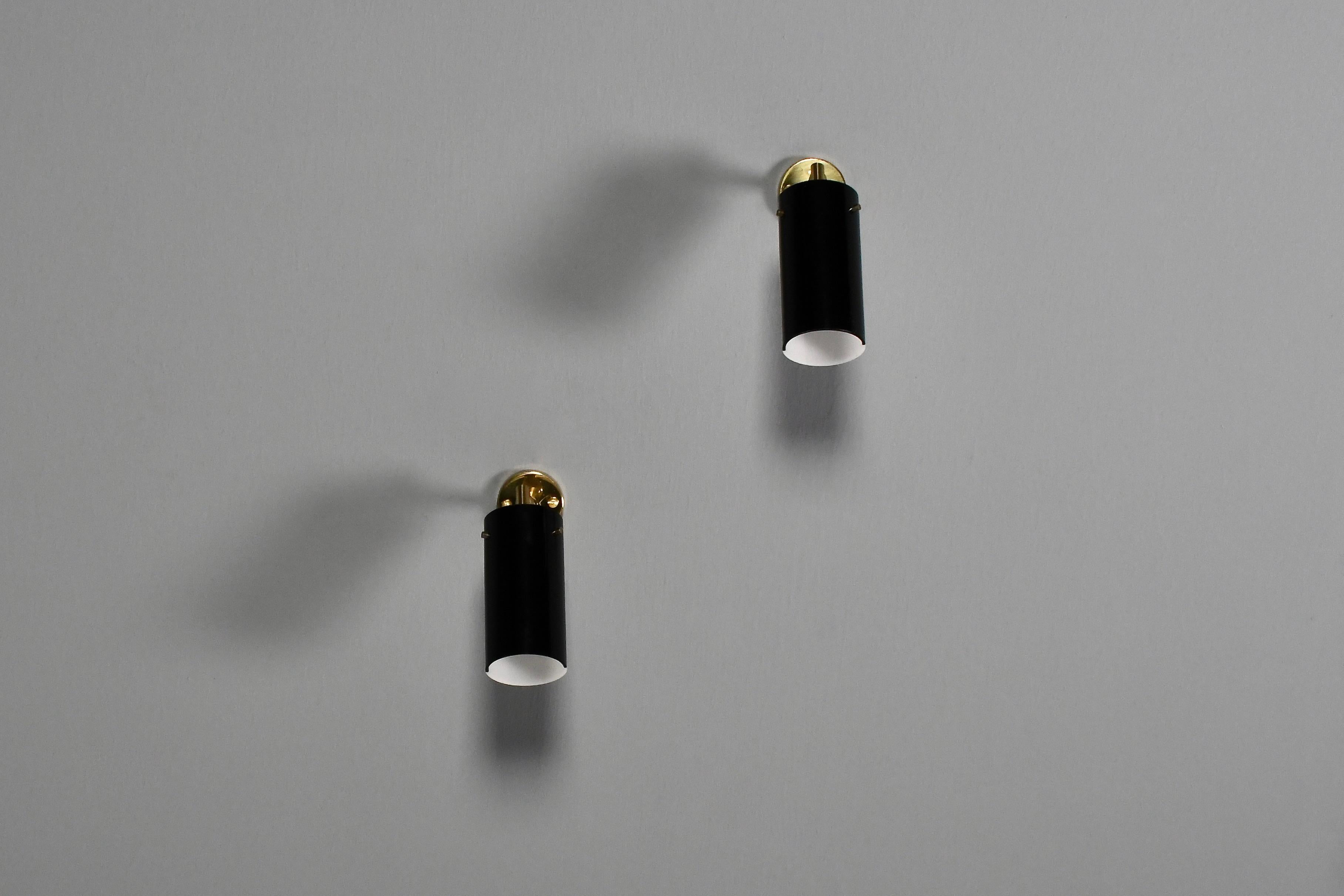 Beautiful Black/White Perspex and Brass Sconces by Stillux, Italy 1960s In Good Condition For Sale In Echt, NL