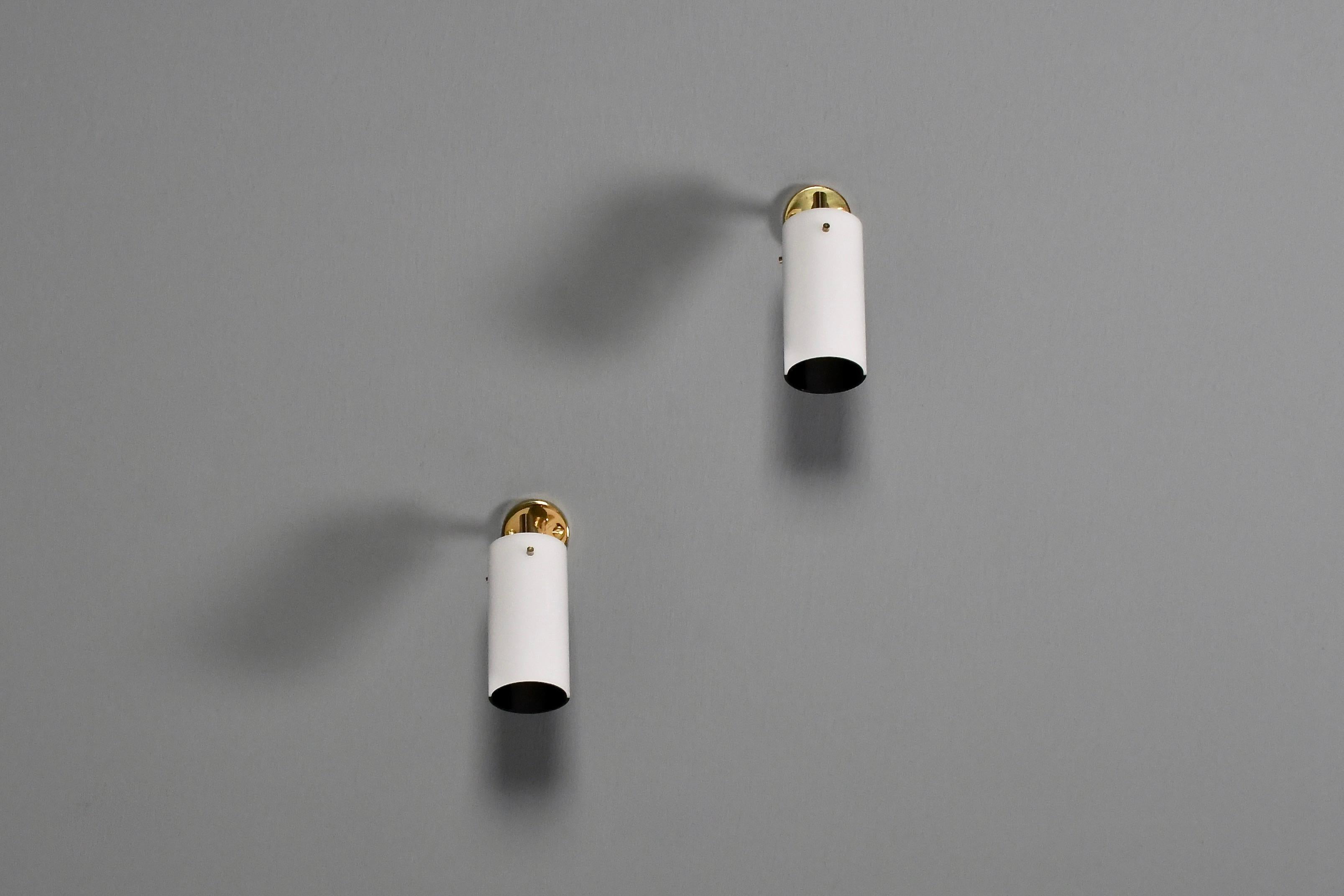 20th Century Beautiful Black/White Perspex and Brass Sconces by Stillux, Italy 1960s For Sale