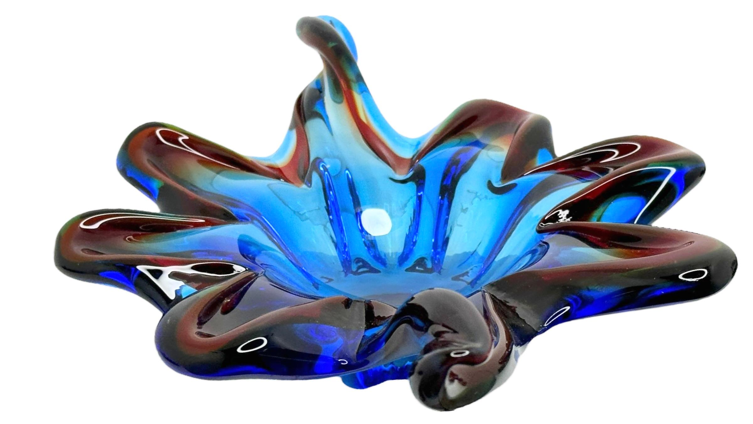 Hand-Crafted Beautiful Blue and red Murano Glass Bowl Catchall Vintage, Italy, 1960s For Sale