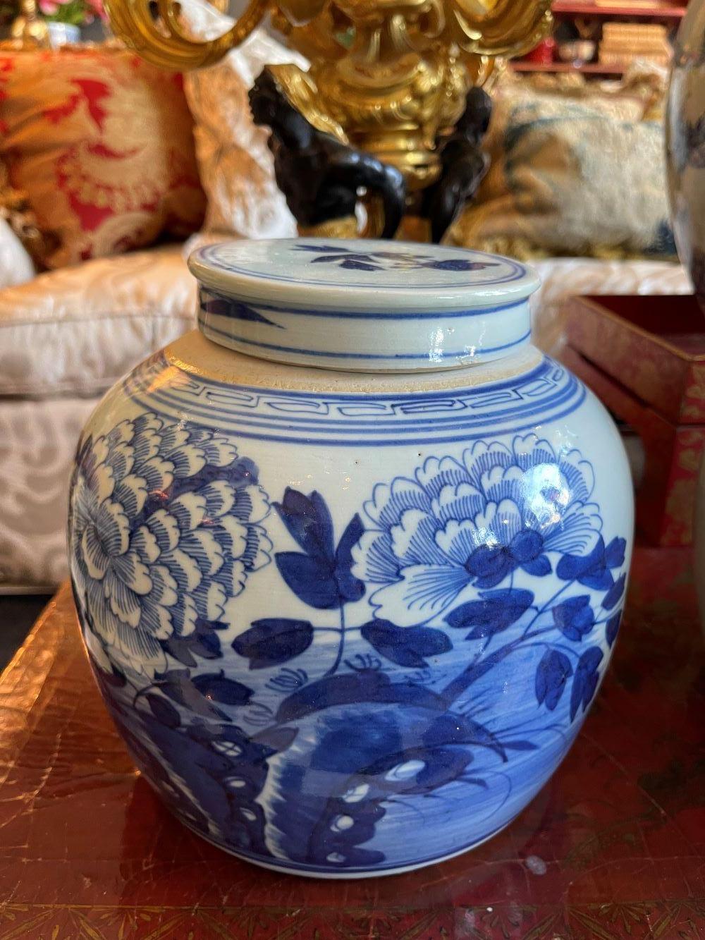 Preciosos tarros con tapa de porcelana china azul y blanca estilo Kangxi Chino en venta