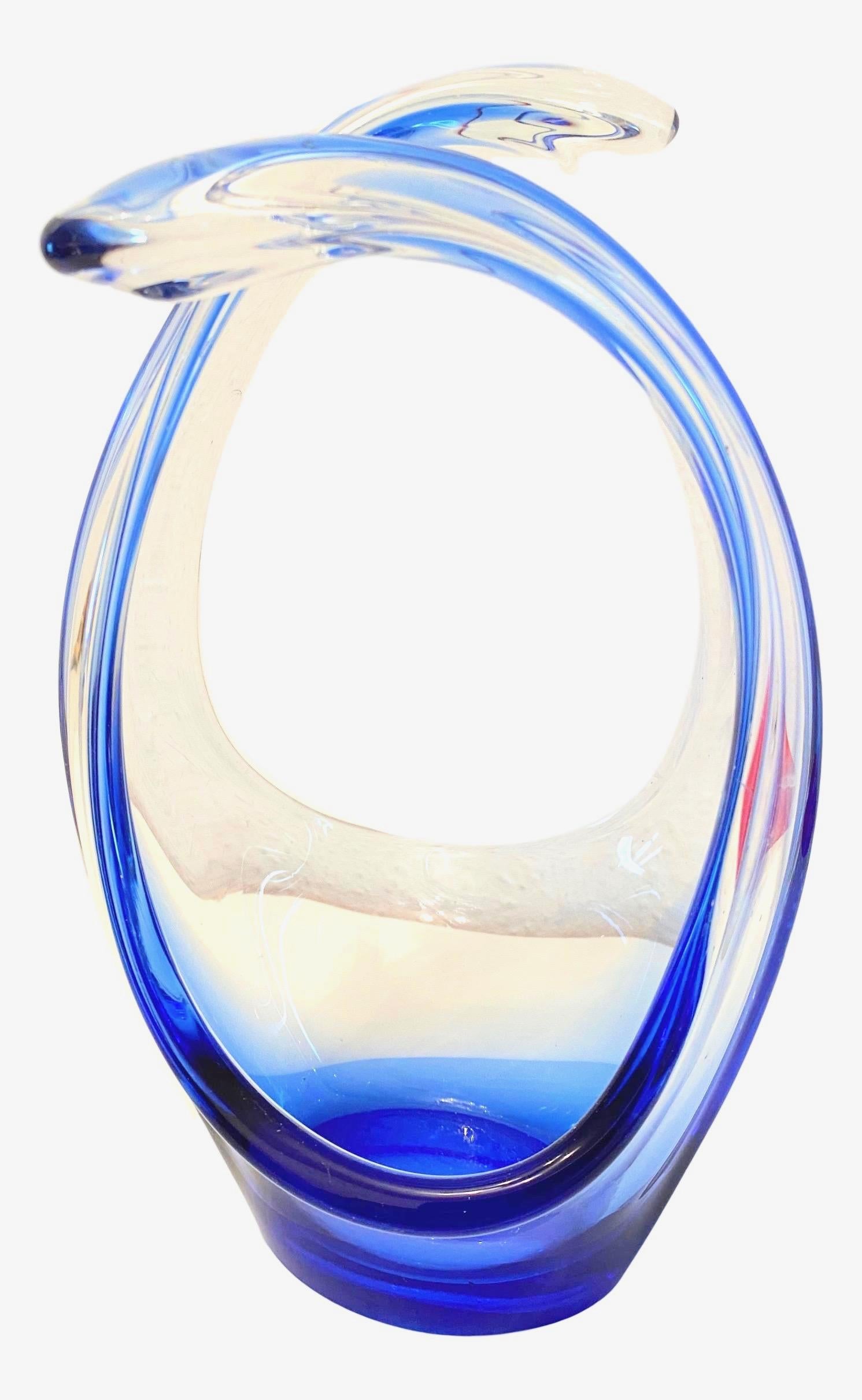 Gorgeous hand blown Murano art glass piece with Sommerso and bullicante techniques. A beautiful organic shaped bowl or catchall in blue and clear glass, Italy, 1970s.