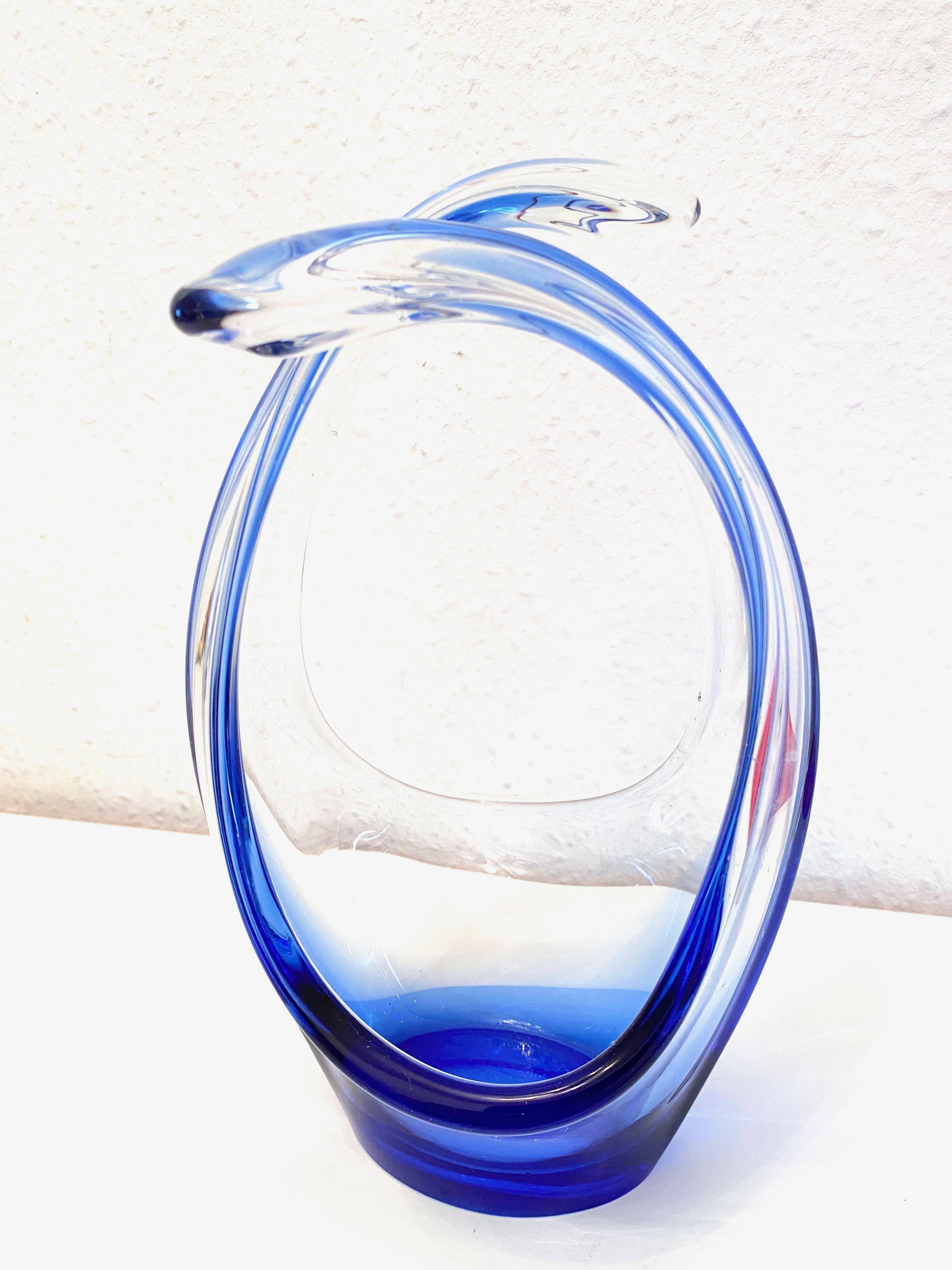 Mid-Century Modern Magnifique objet en verre d'art bleu et transparent Sommerso Bowl Vintage:: Murano:: Italie en vente