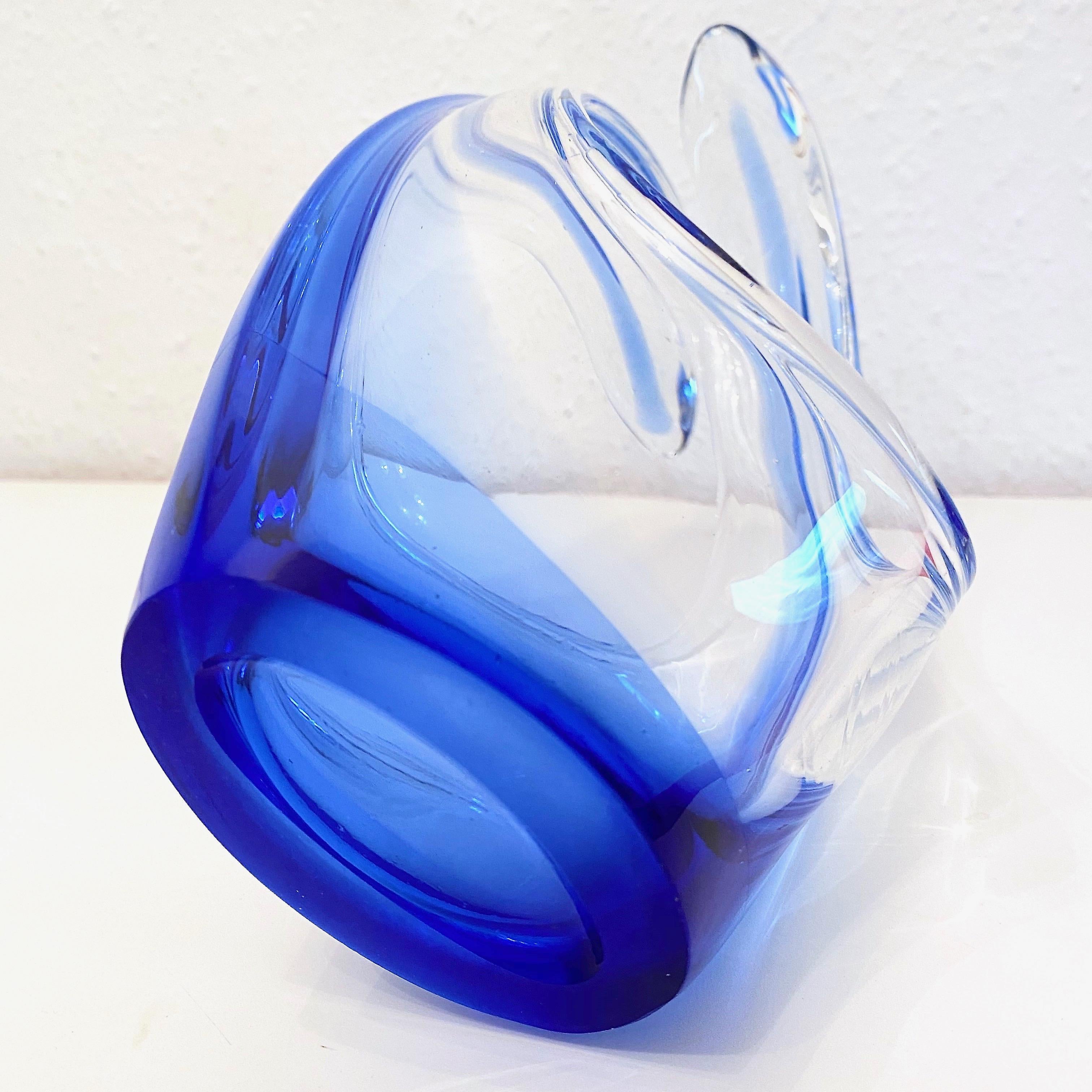 Verre d'art Magnifique objet en verre d'art bleu et transparent Sommerso Bowl Vintage:: Murano:: Italie en vente