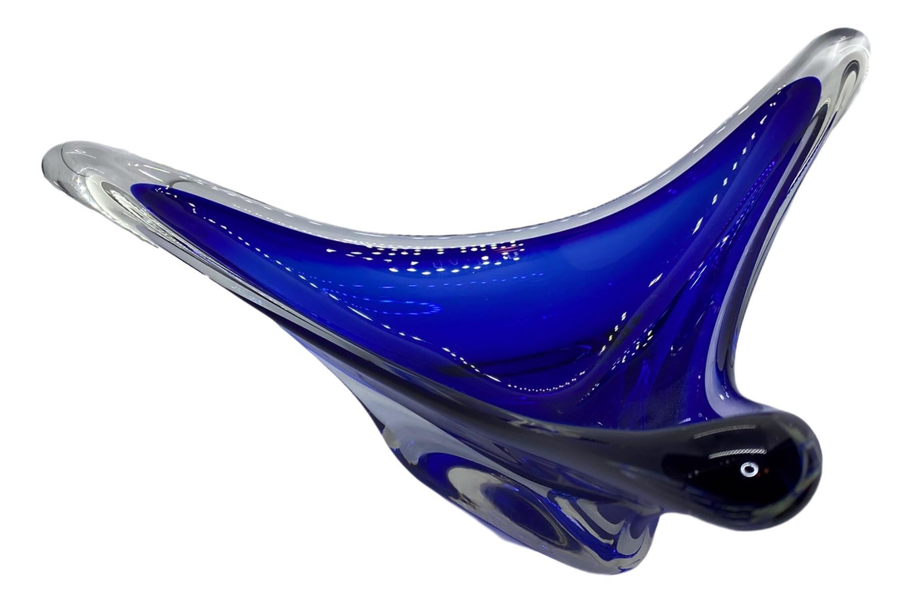 Mid-Century Modern Beautiful Blue and Clear Art Glass Sommerso Bowl Vintage, Murano, Italy, 1970s