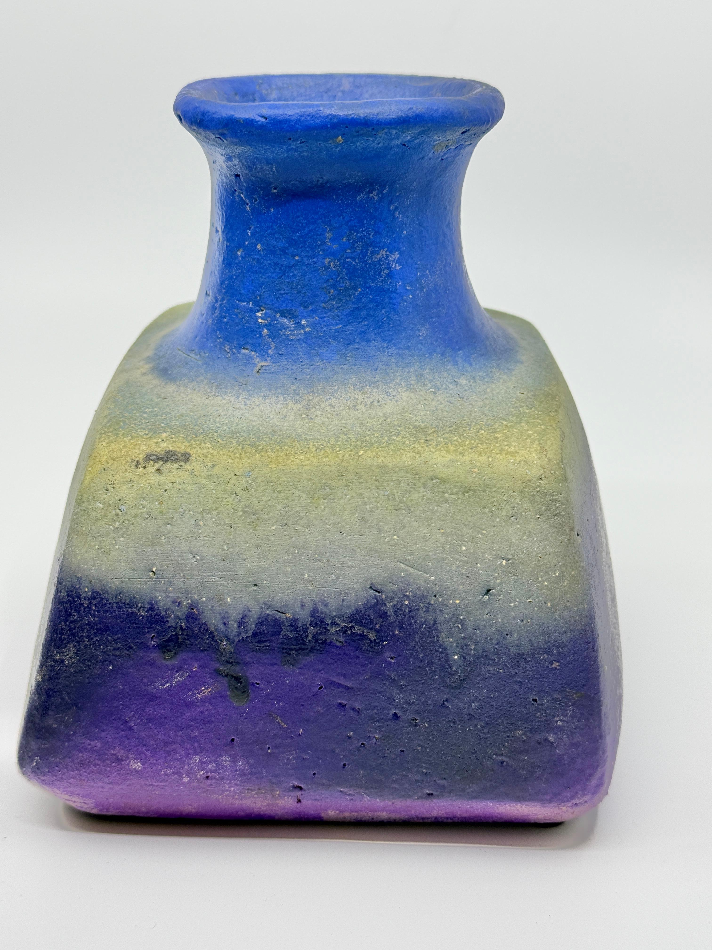 Precioso jarrón cuadrado Fantoni esmaltado azul goteado Alfarería en venta