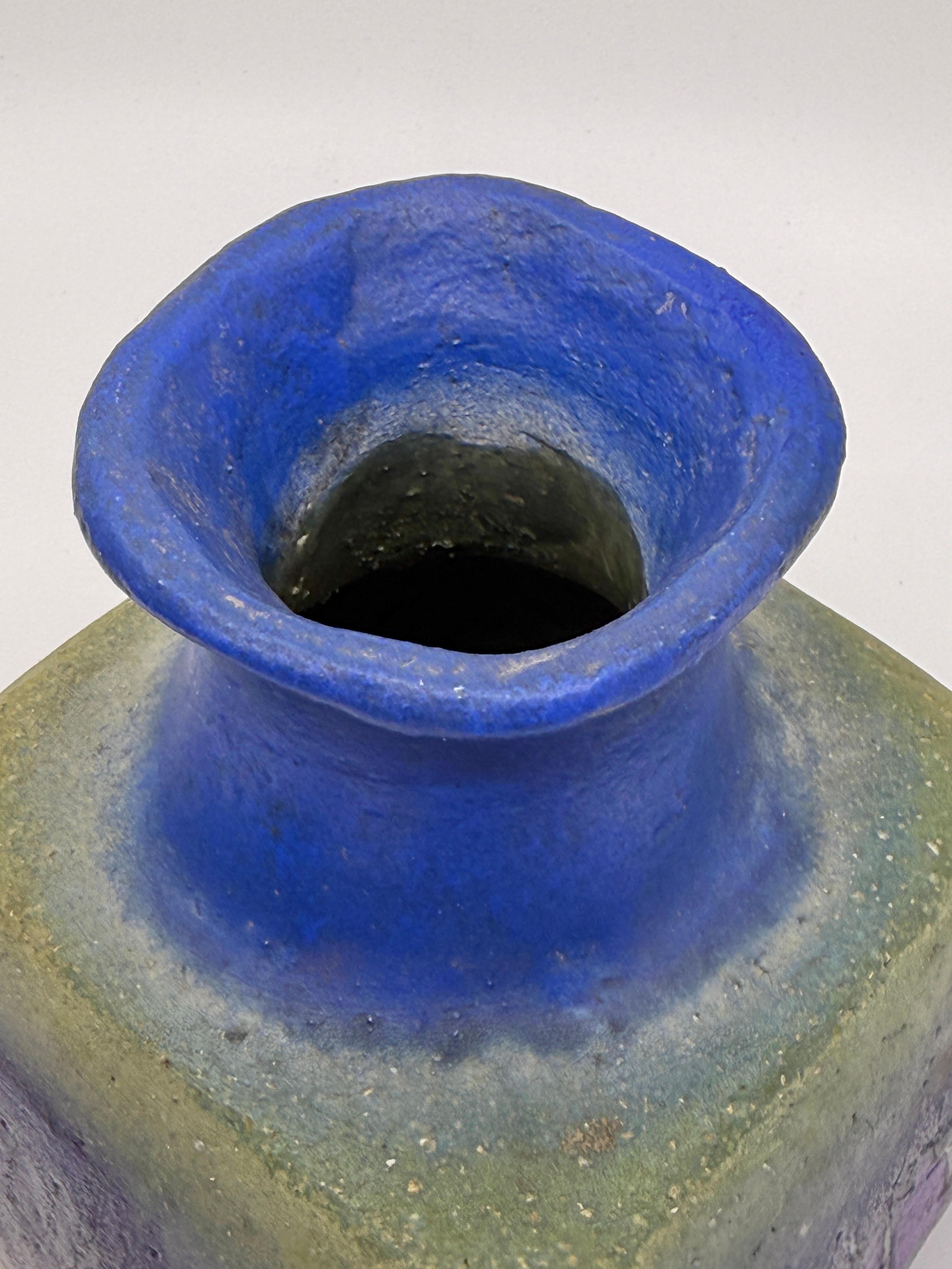 Precioso jarrón cuadrado Fantoni esmaltado azul goteado en venta 2